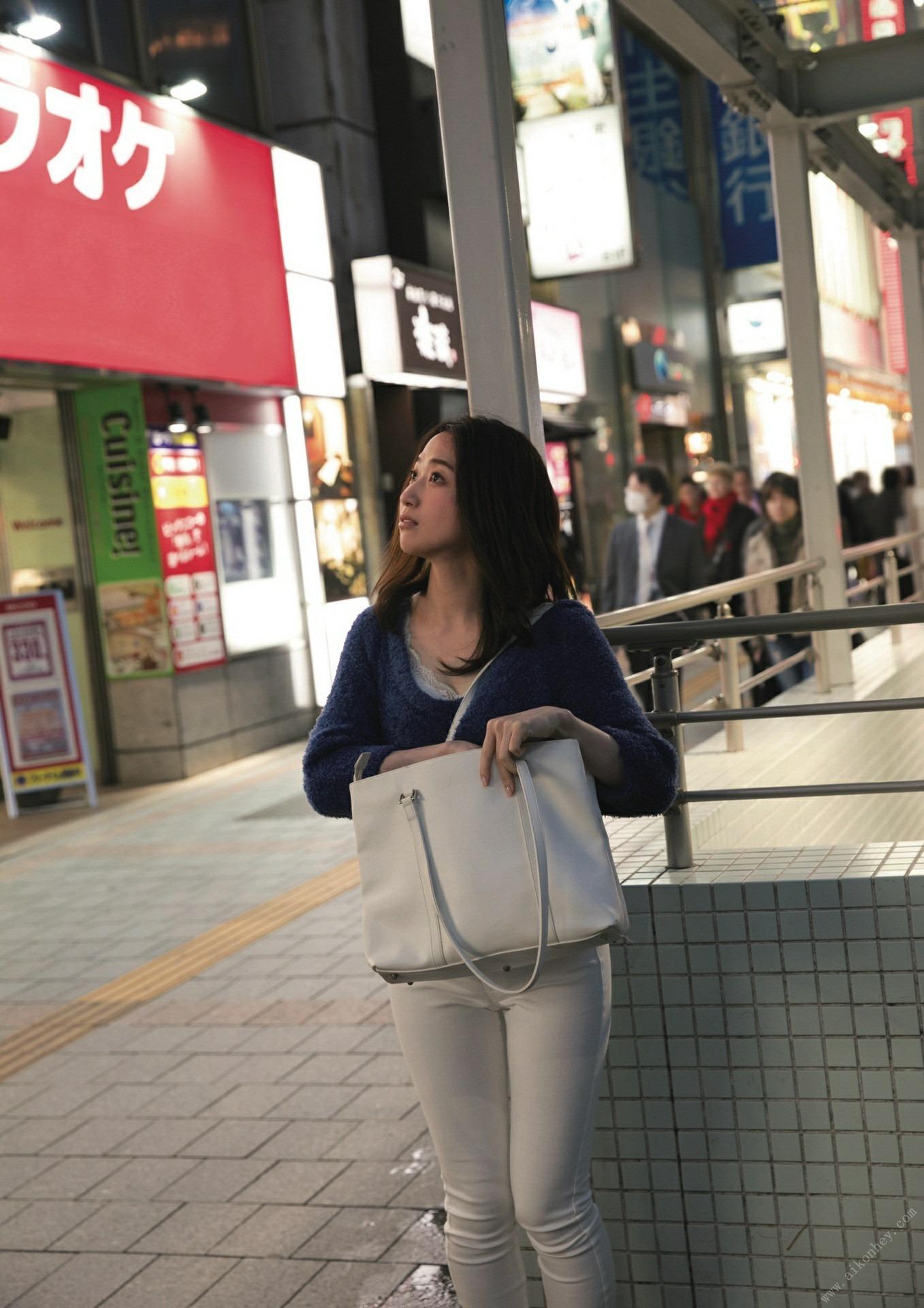 Mito Kana 1st Sách ảnh “Ause” 82 trang
