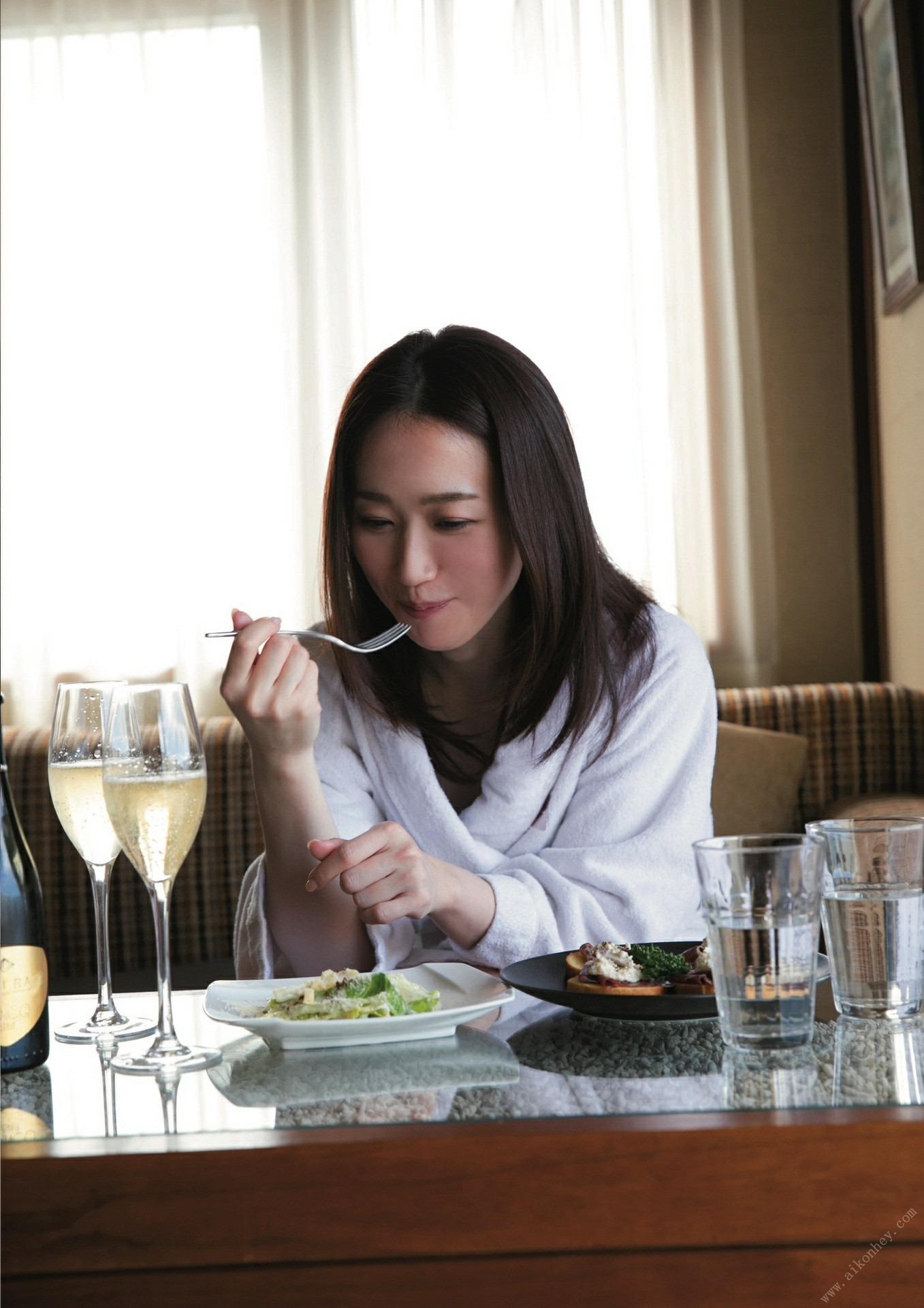 Mito Kana 1st Sách ảnh “Ause” 82 trang