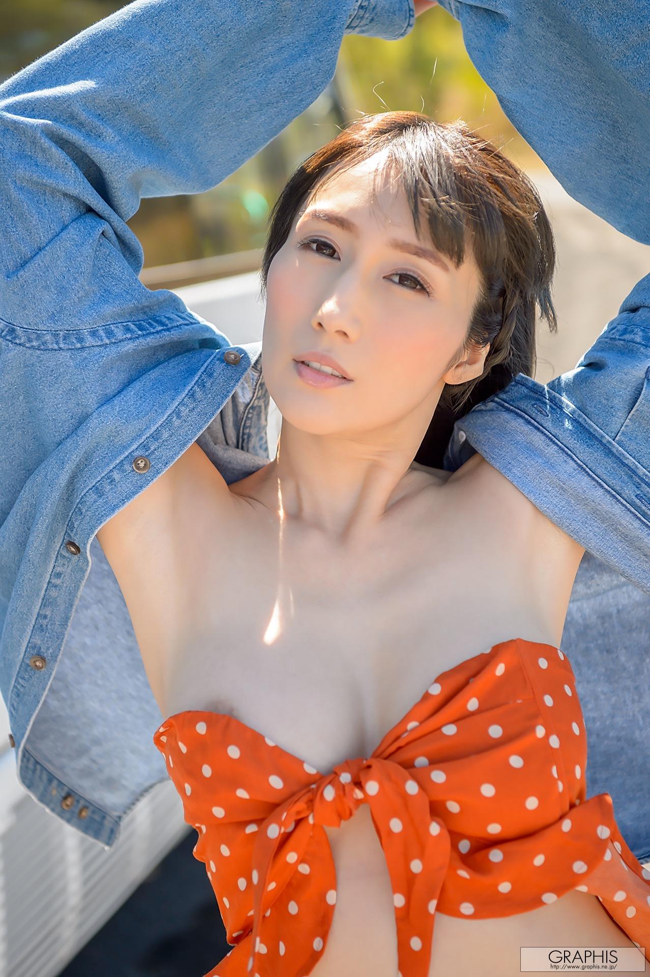 [Graphis] JULIA 「The Cool Beauty」201P