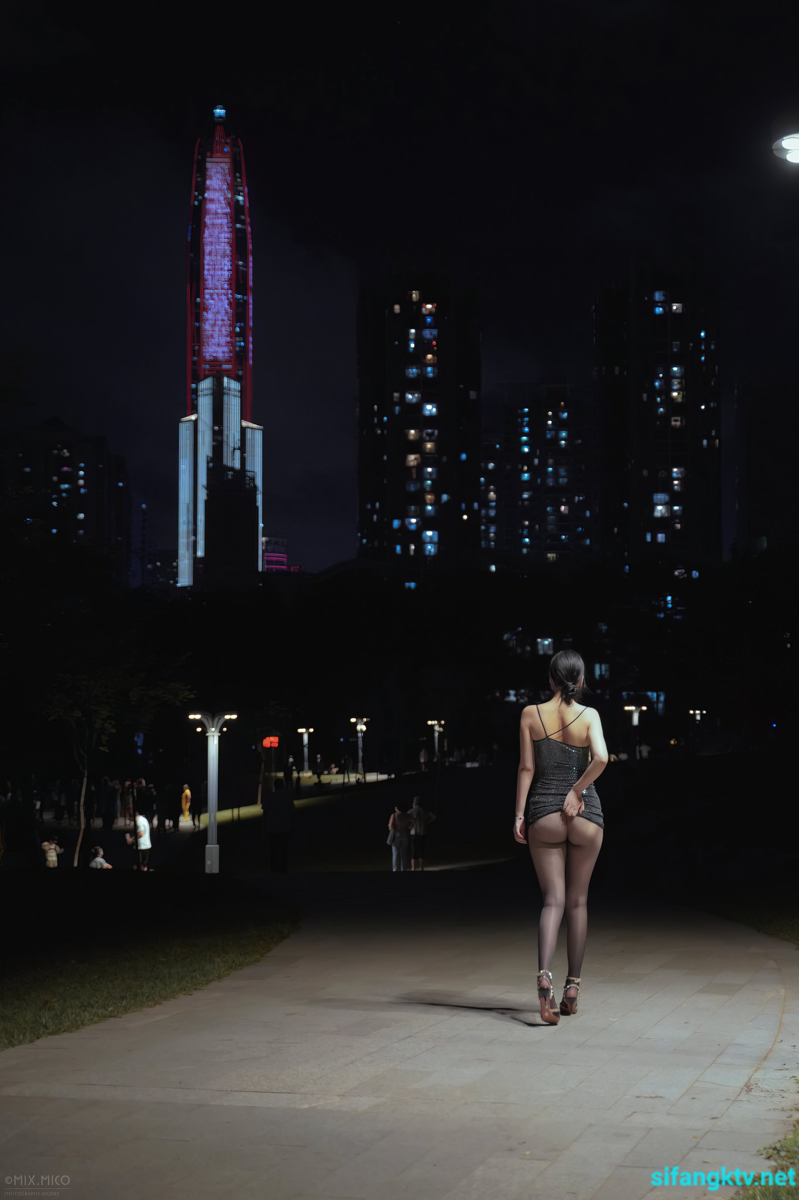 Photographer mix, multiple models, large-scale works without holy light