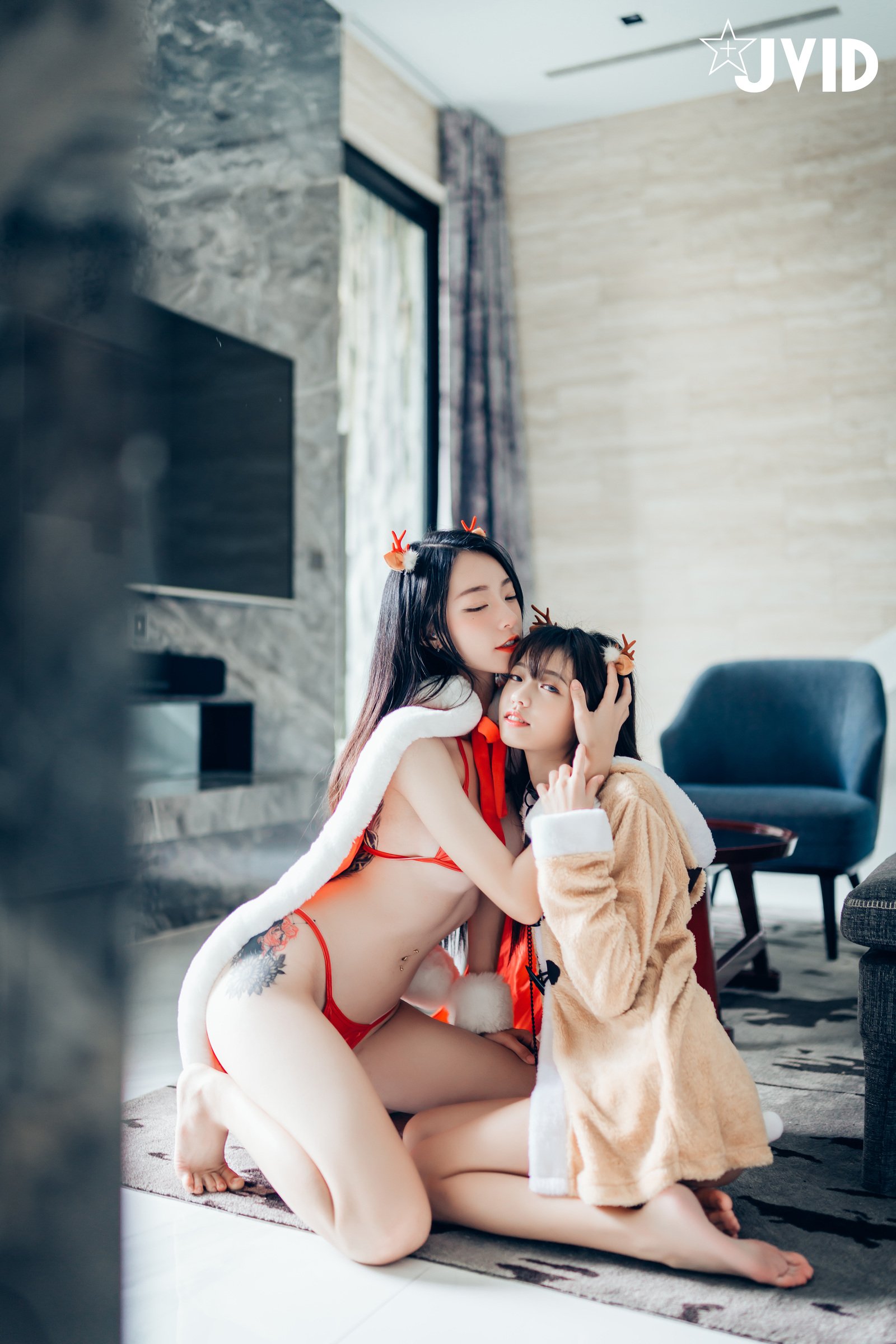 Piao Piao+妍妍 -[JVID] The big breasted Christmas goddess Piao Piao and her elk pet Yanyan (P)