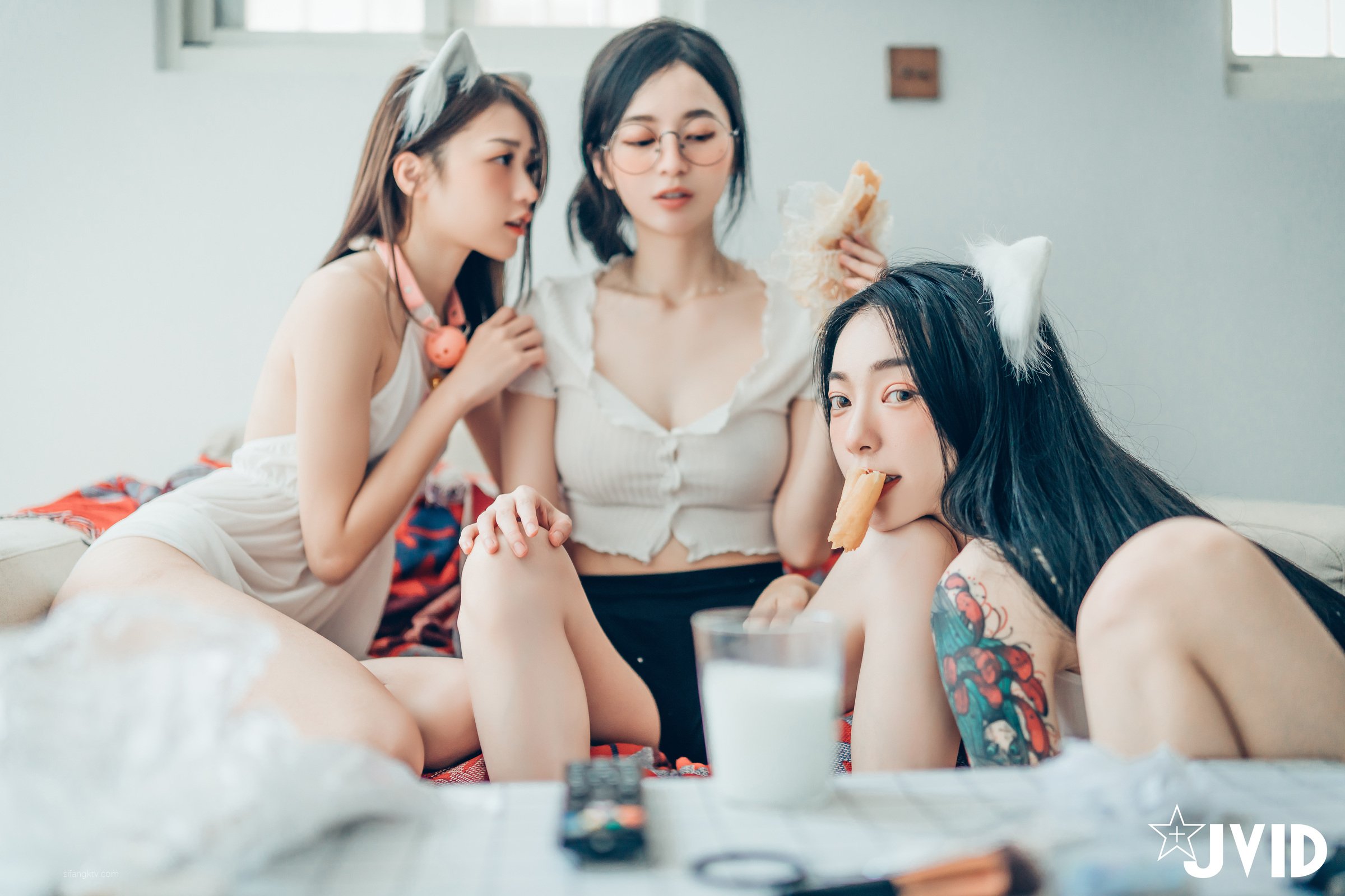 Piao Piao + Yến Yến - [Jvid] Cô ấy và hai con mèo của cô ấy (P)