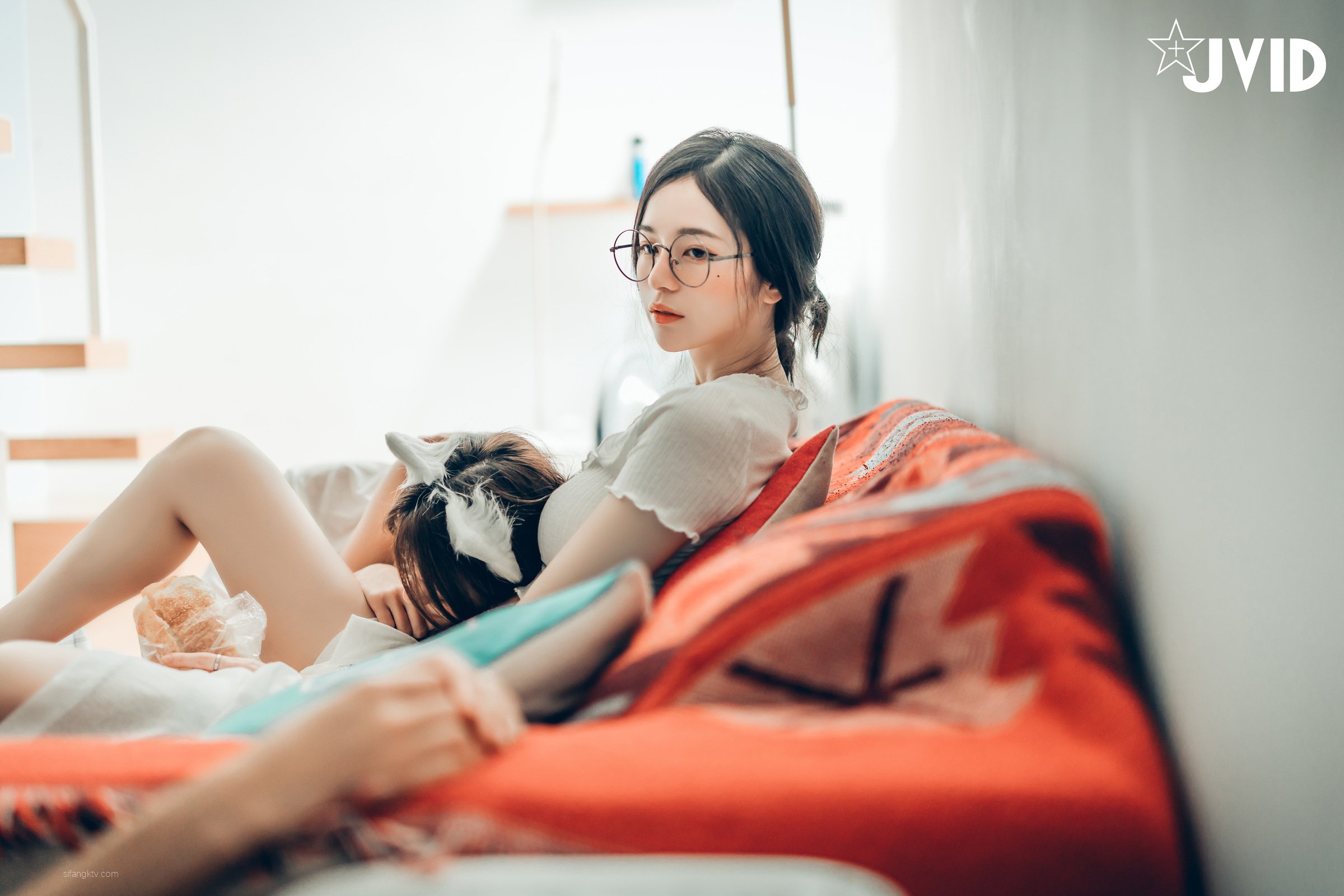 Piao Piao+妍妍 -[Jvid] She and her two cats (P)