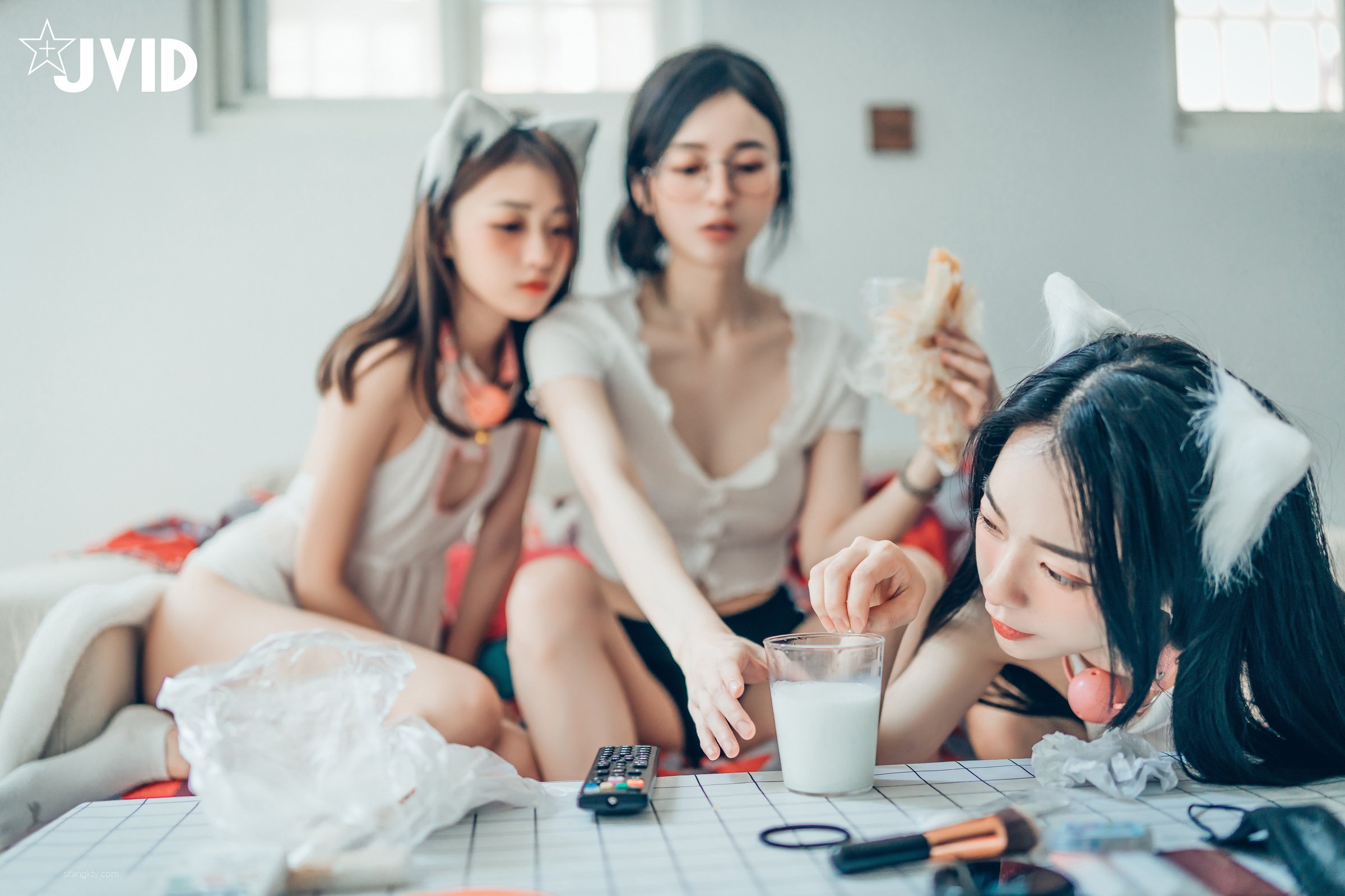 Piao Piao + jobยอน - [Jvid] She and her two cats (P)