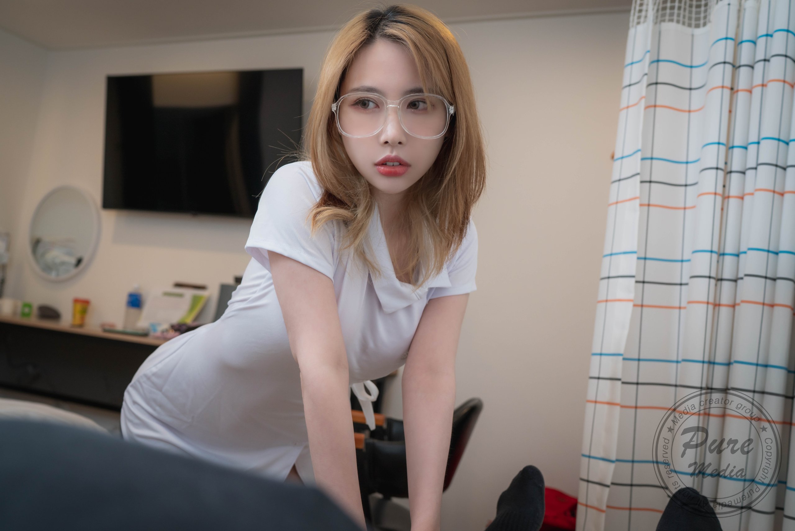 퓨어 미디어 Vol.206 이유혜 기절한 간호사
