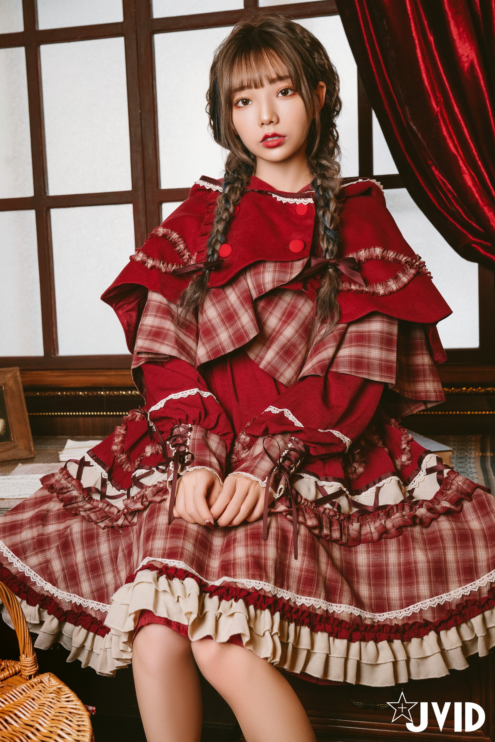 Jiu Jiu Little Princess: Red Riding Hood Seducing the Wolf (P)
