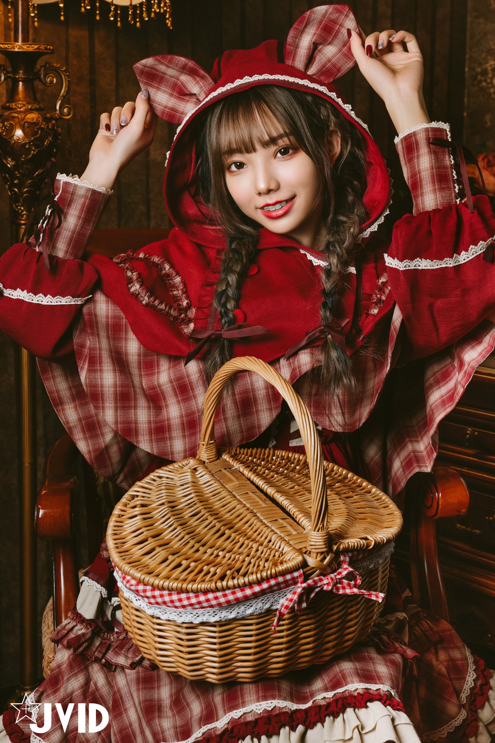 Jiu Jiu Little Princess: Red Riding Hood Seducing the Wolf (P)