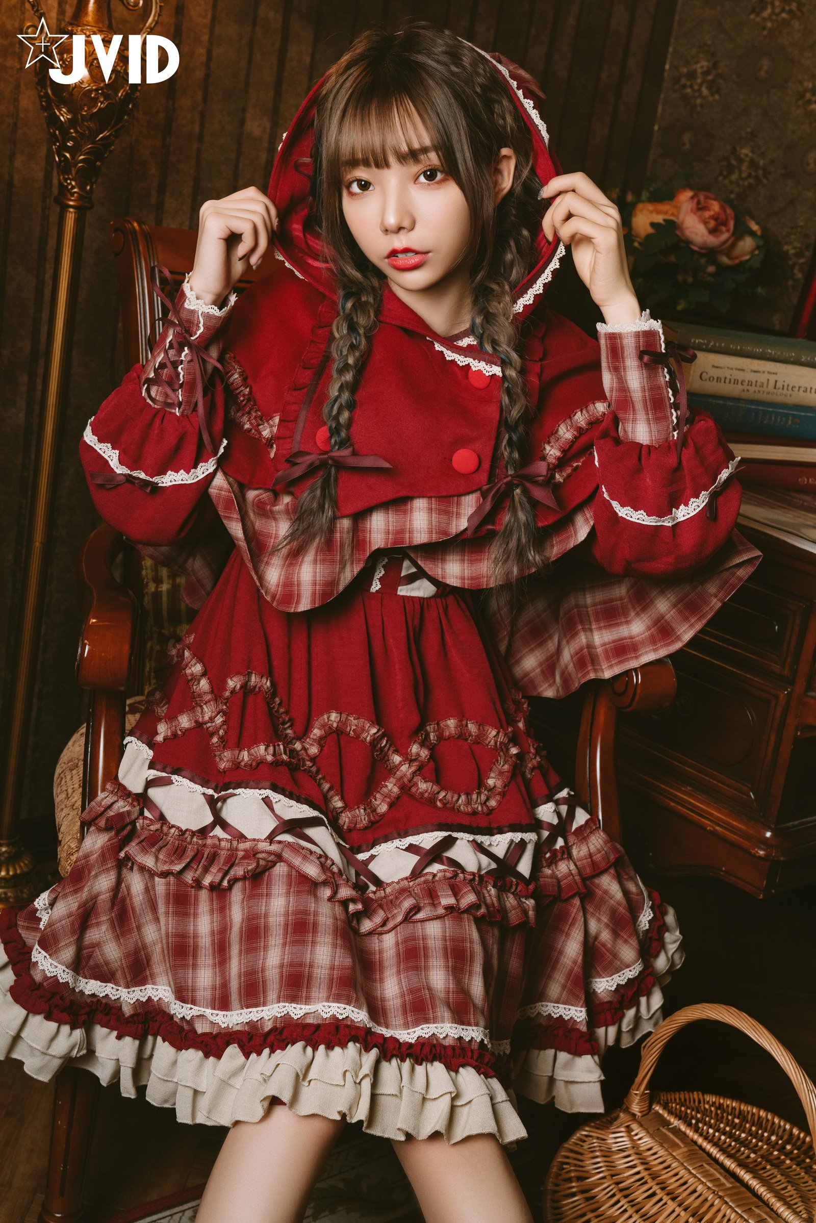 Jiu Jiu Little Princess: Red Riding Hood Seducing the Wolf (P)