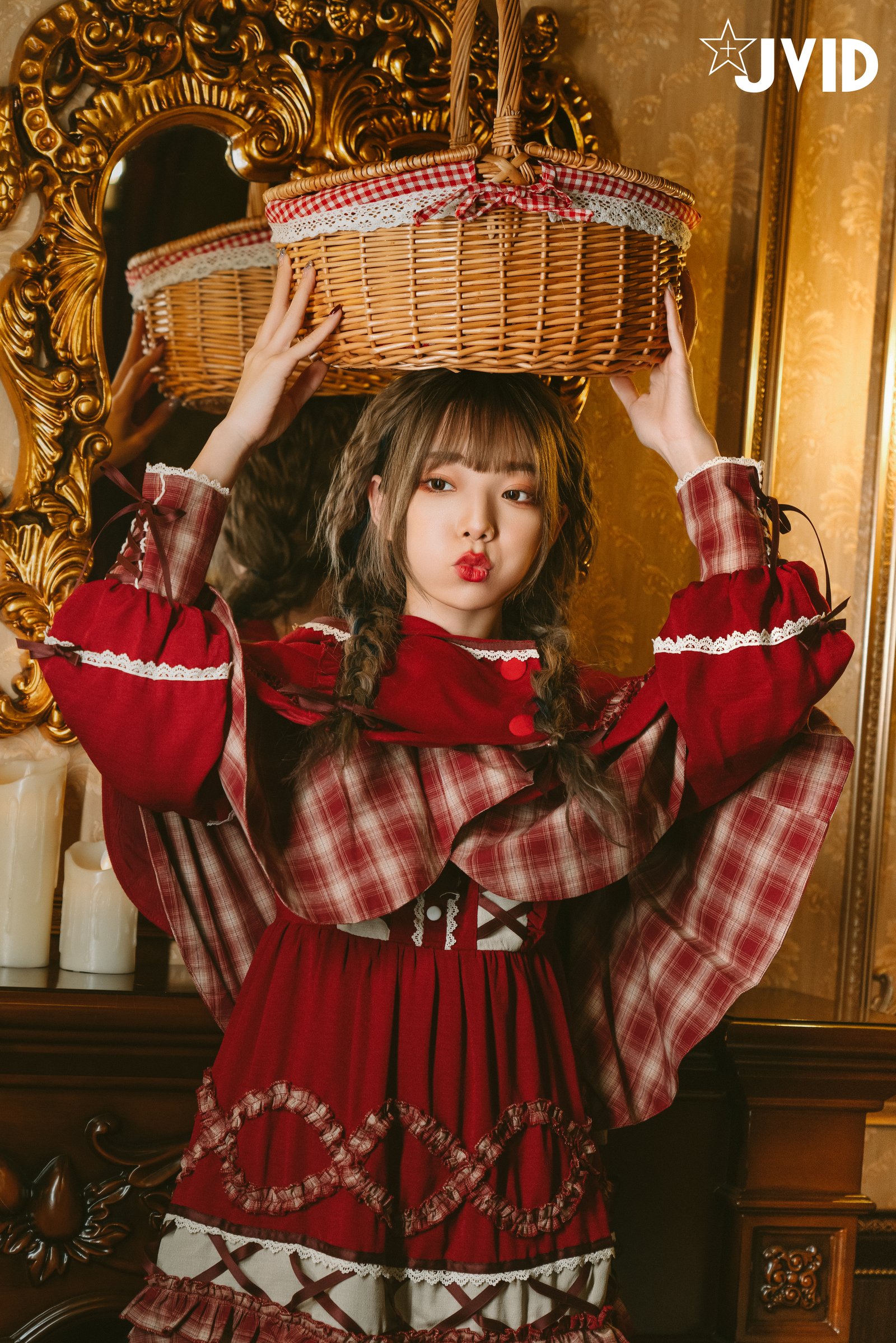 Jiu Jiu Little Princess: Red Riding Hood Seducing the Wolf (P)