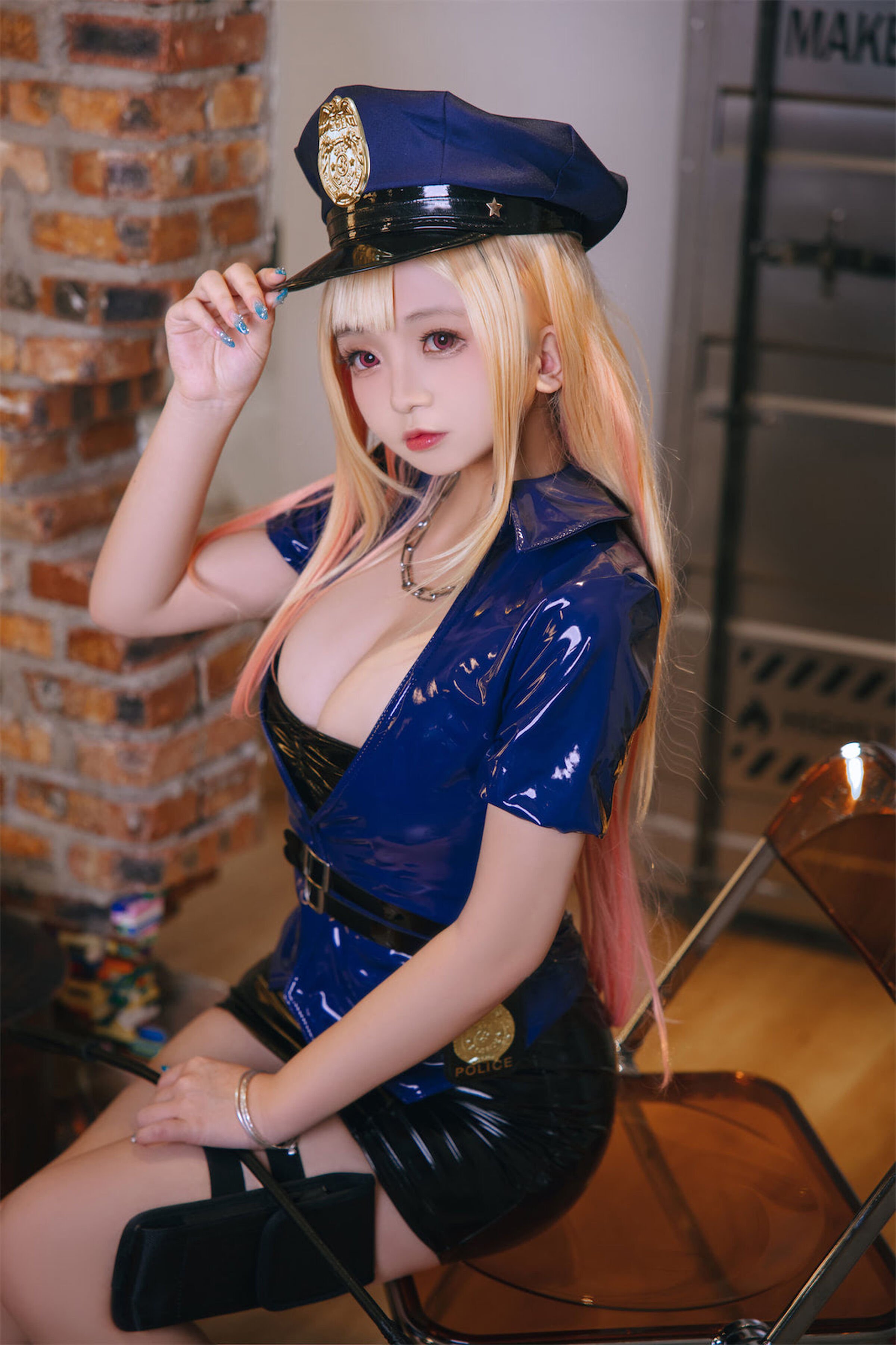 日奈娇 喜多川海梦女警