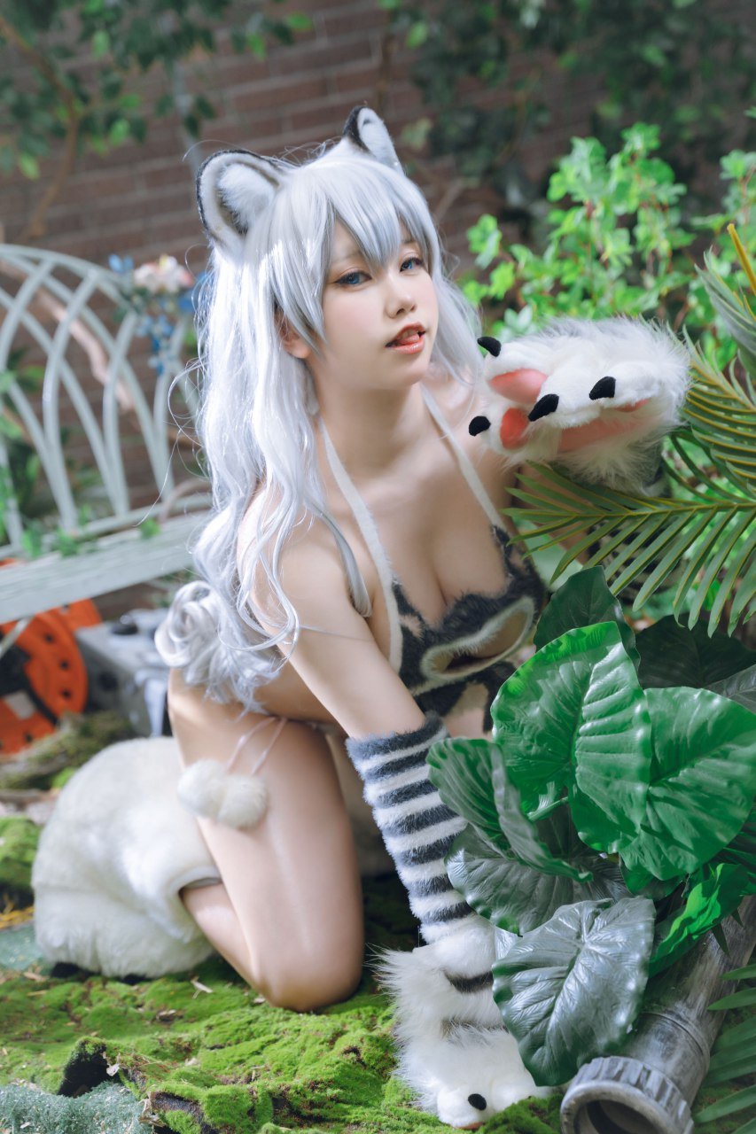 Yi Bei Yi Bei White Tiger