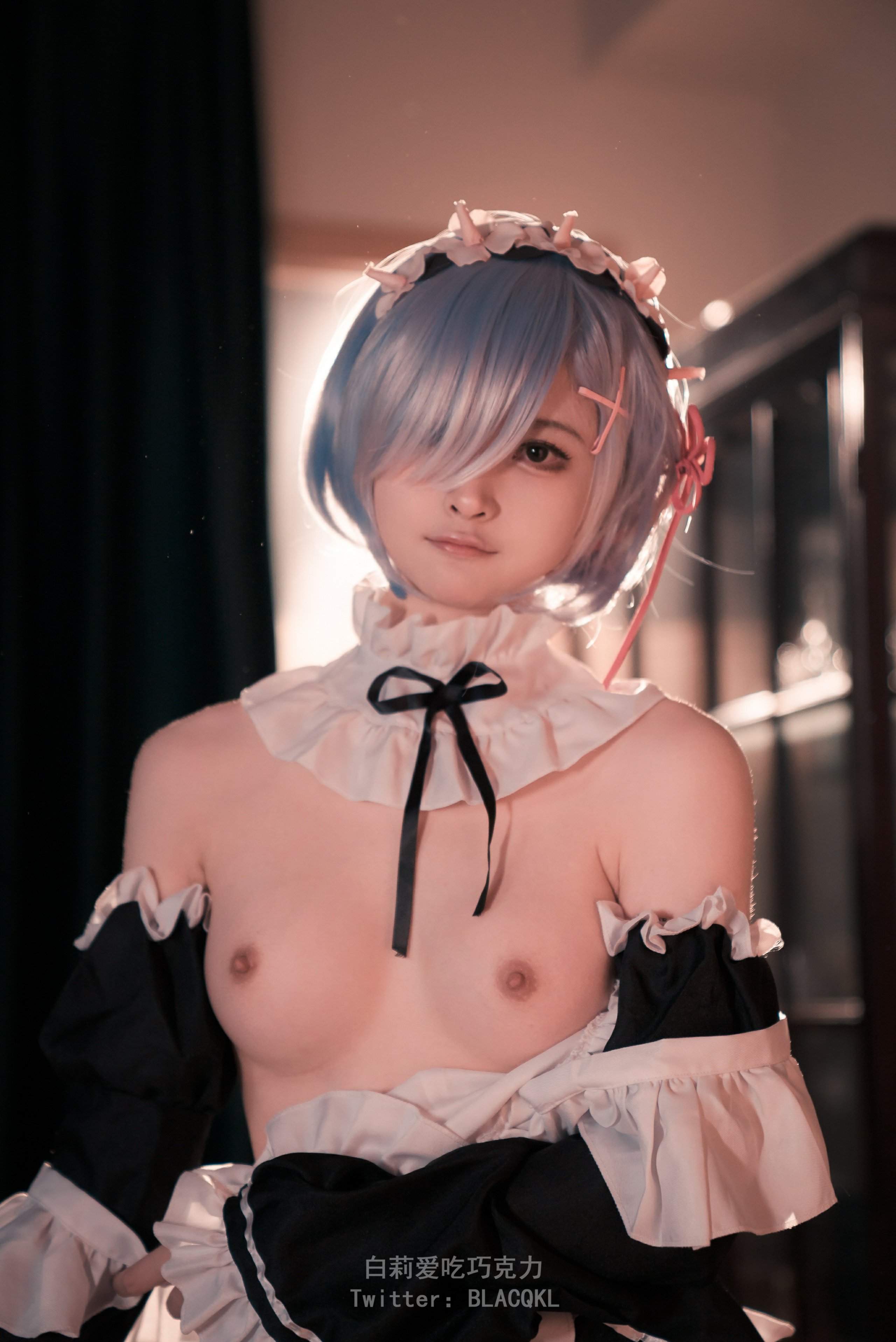 Bai Li loves to eat chocolate] Rem maid outfit