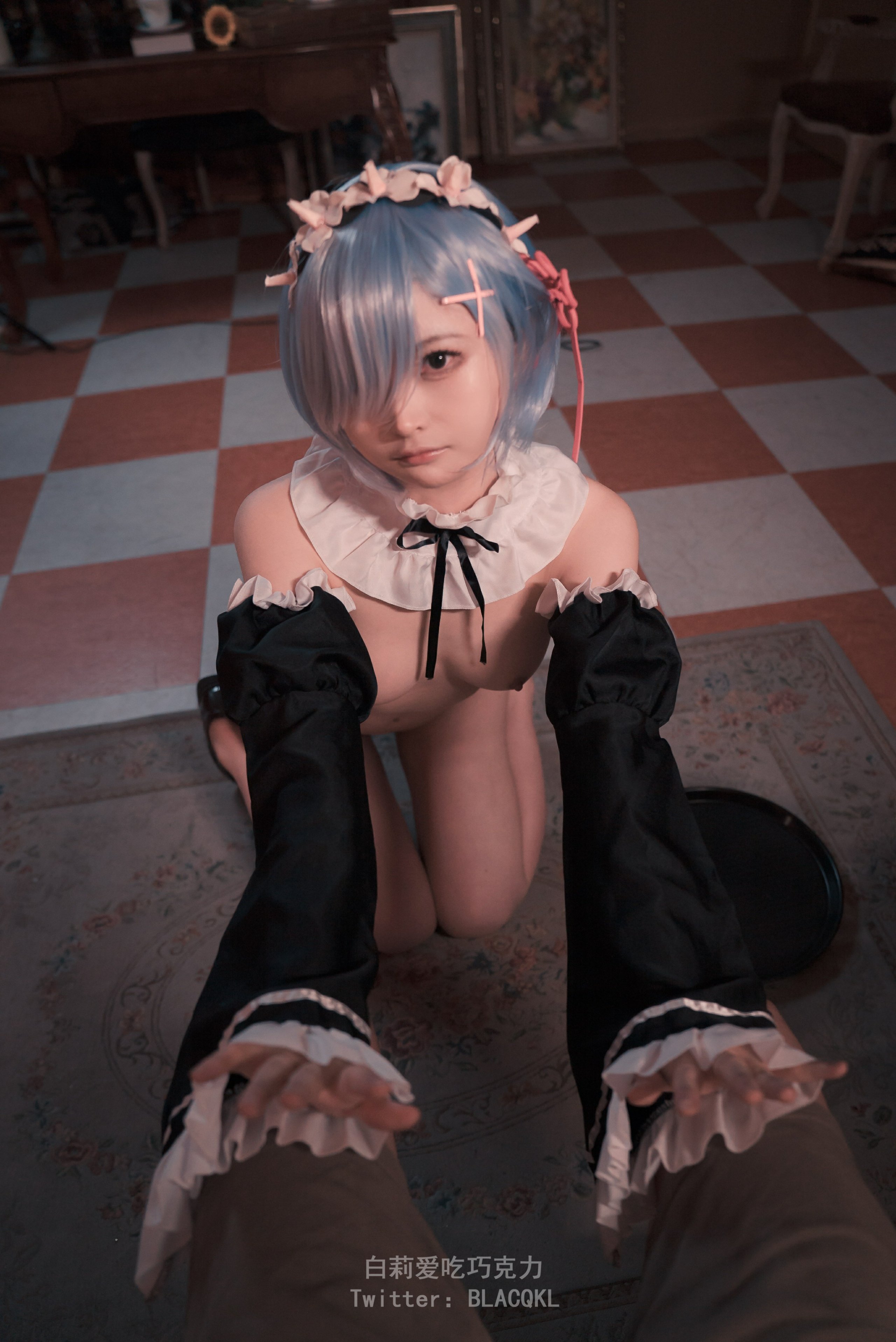 Bai Li loves to eat chocolate] Rem maid outfit