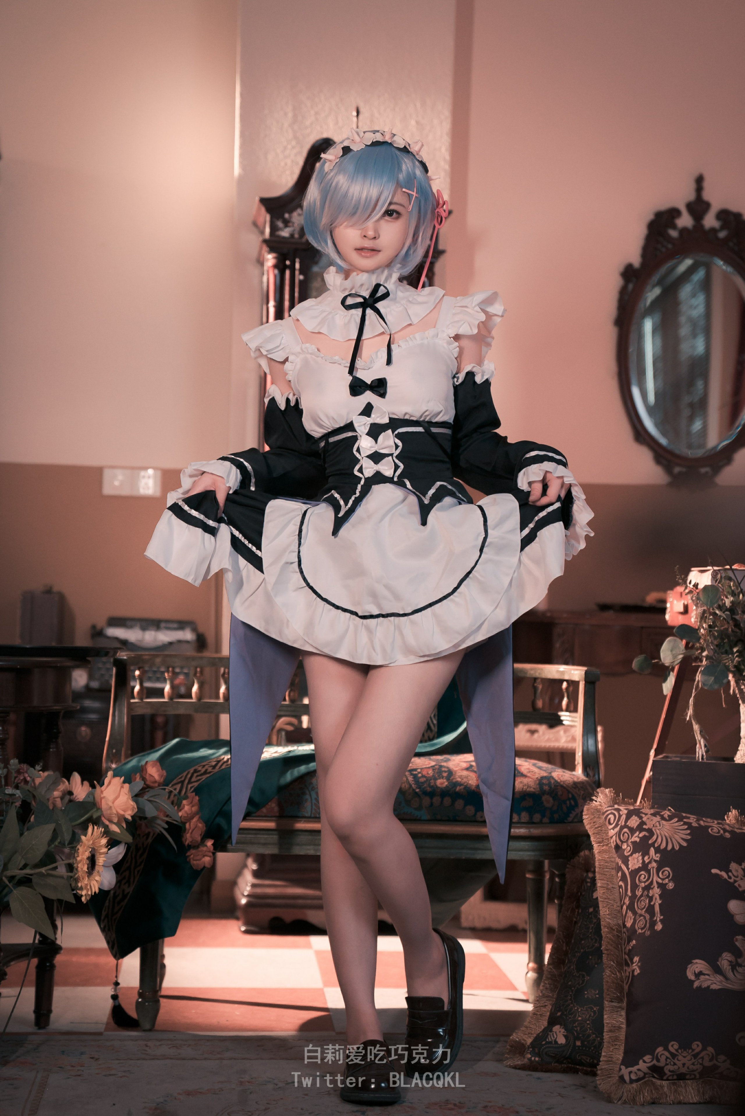 Bai Li loves to eat chocolate] Rem maid outfit