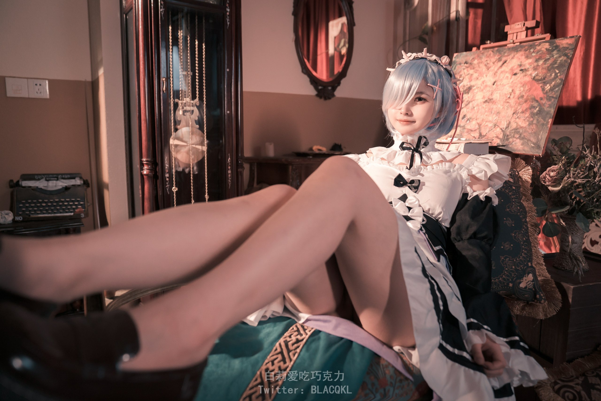 Bai Li loves to eat chocolate] Rem maid outfit