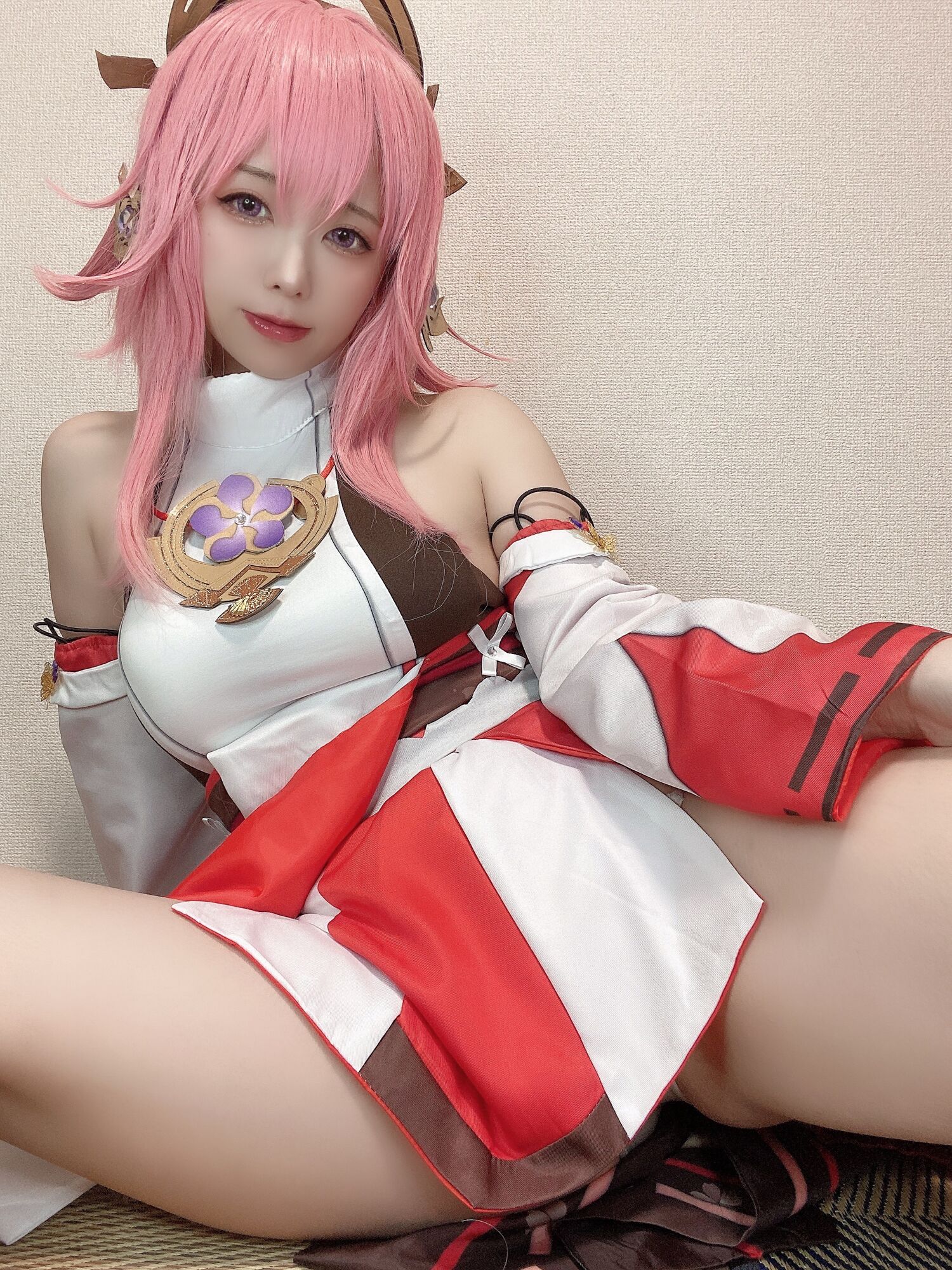 Rizuna - Yae Miko Cosplay Selfie Photobook