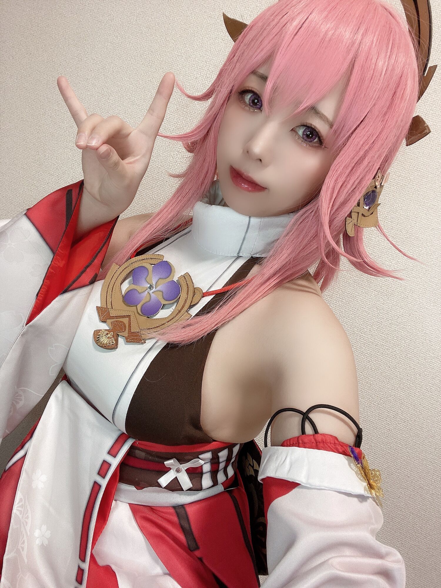 Rizuna - Yae Miko Cosplay Selfie Photobook