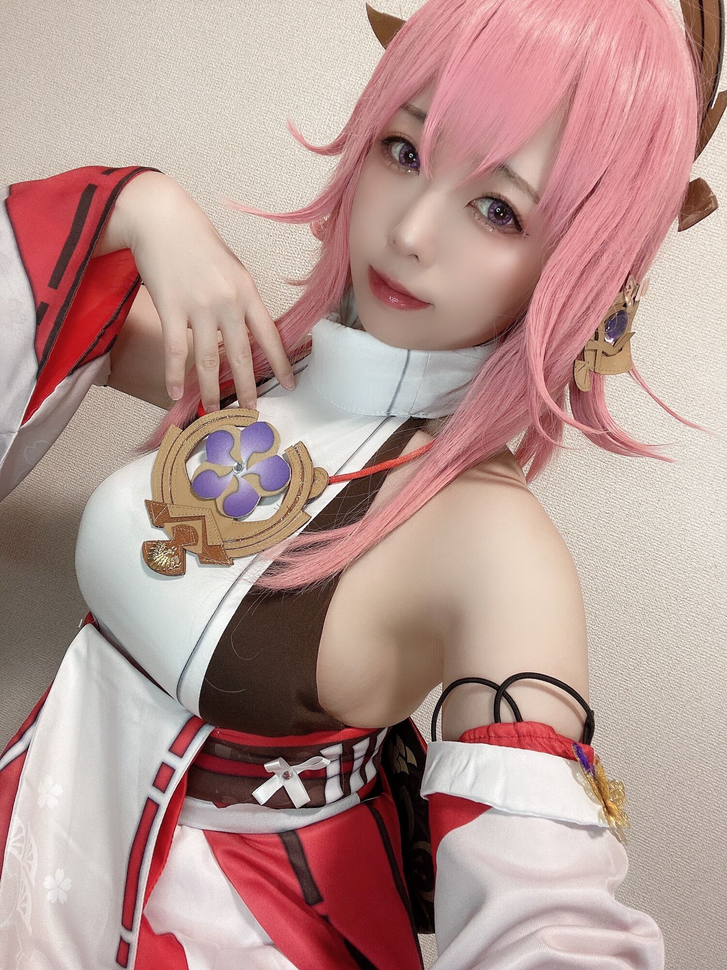 Rizuna - Yae Miko Cosplay Selfie Photobook