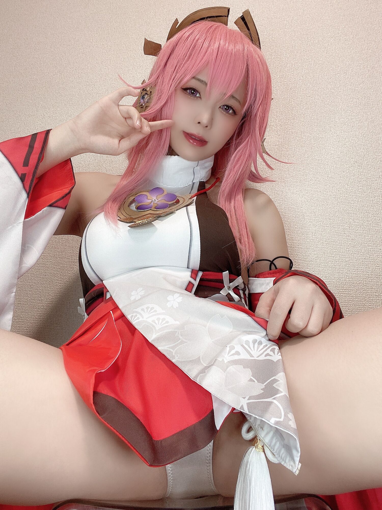 Rizuna - Yae Miko Cosplay Selfie Photobook