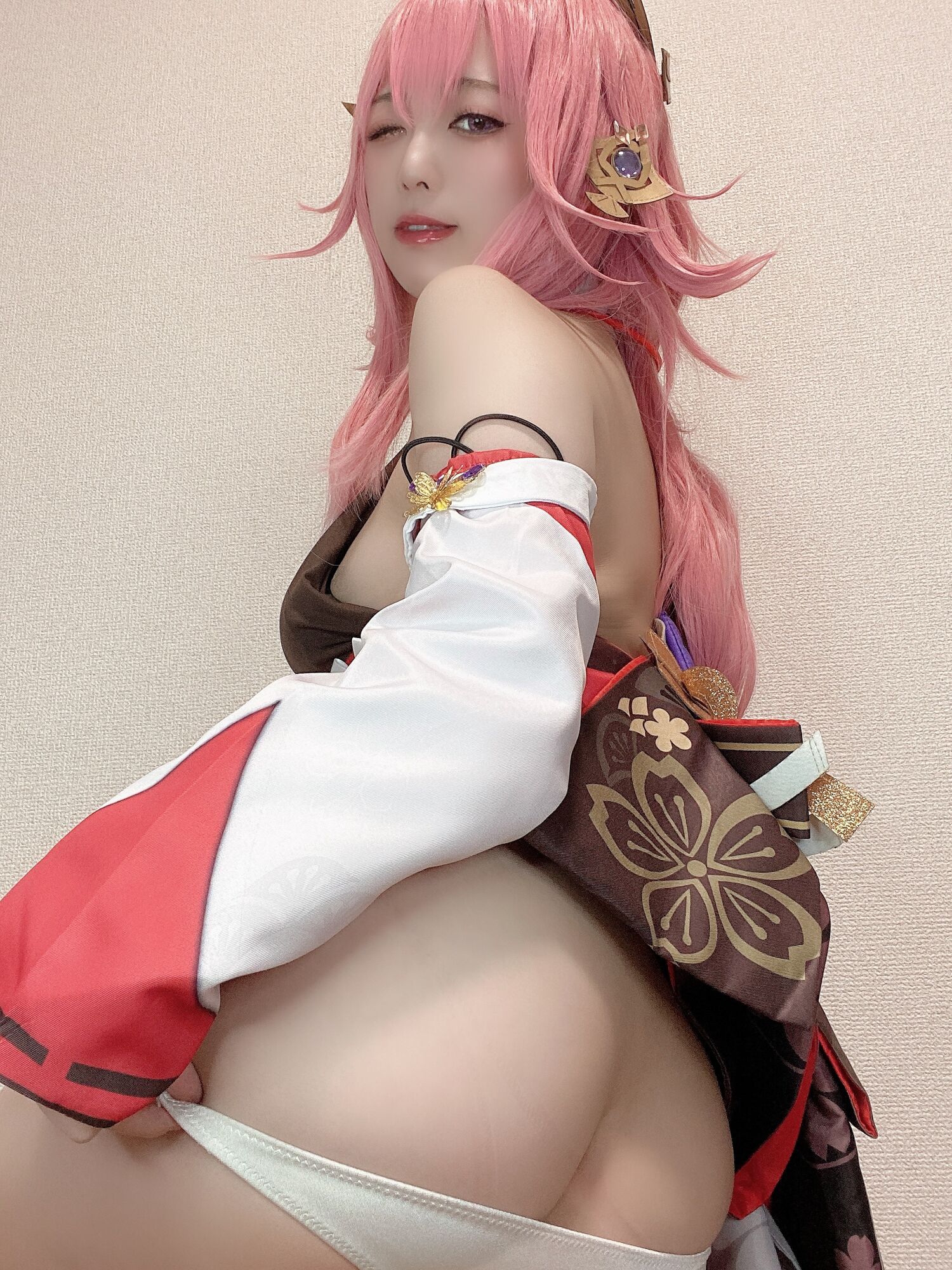 Rizuna - Yae Miko Cosplay Selfie Photobook