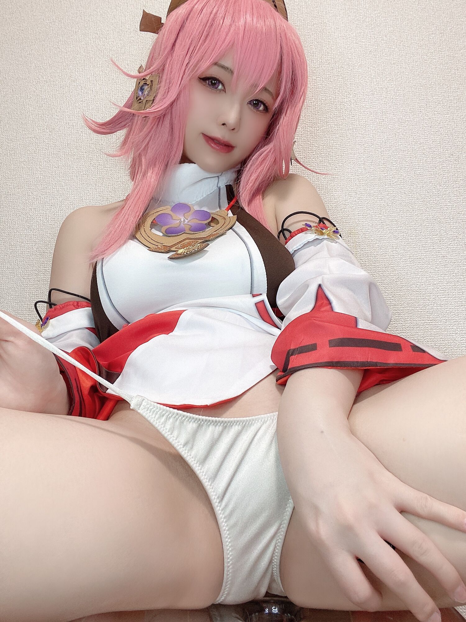 Rizuna - Yae Miko Cosplay Selfie Photobook