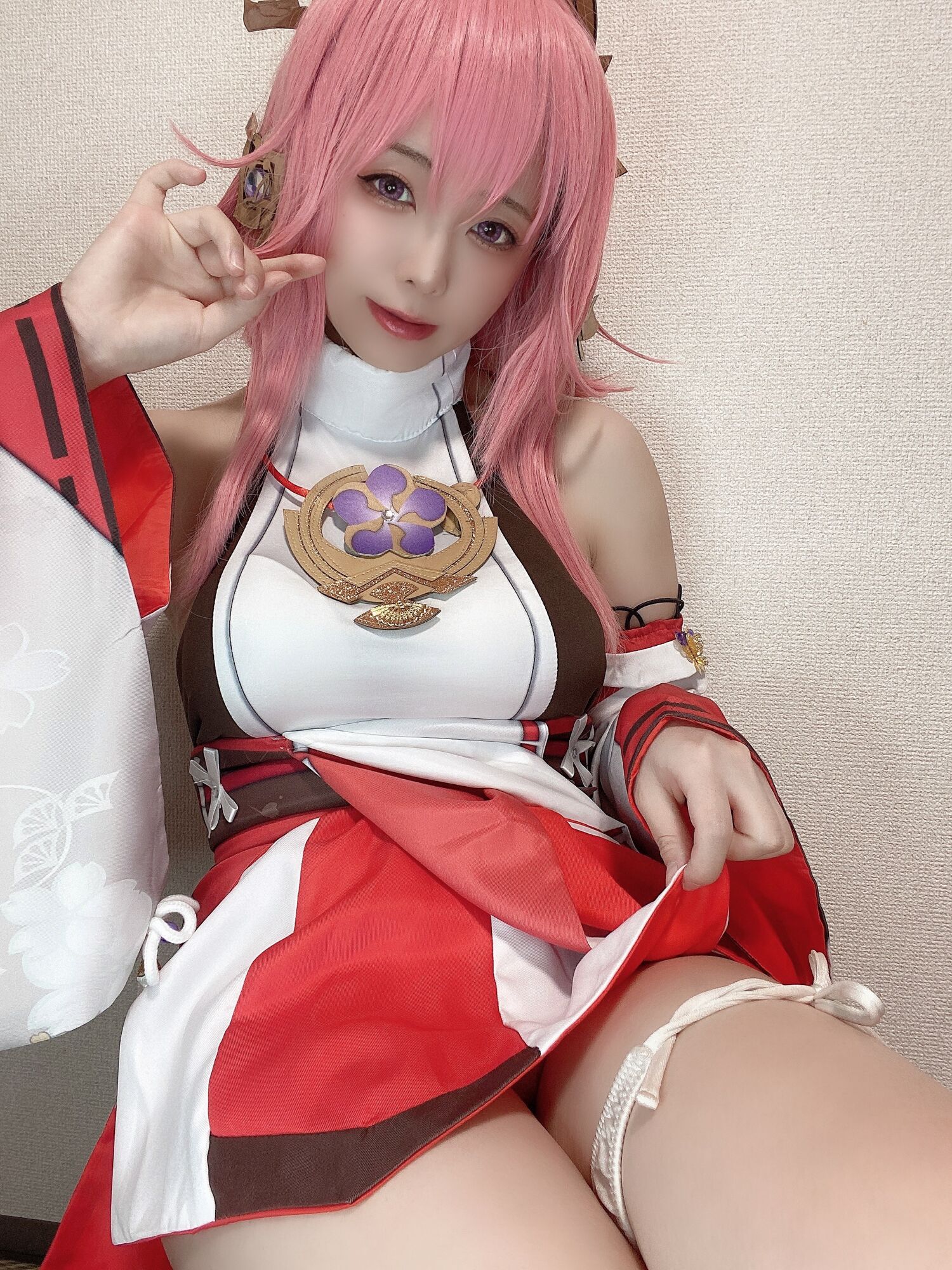 Rizuna - Yae Miko Cosplay Selfie Photobook
