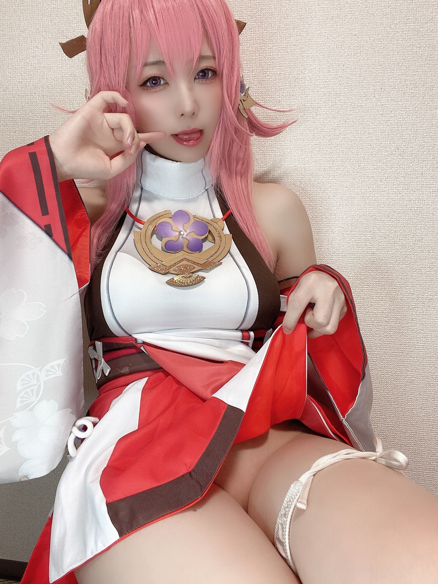 Rizuna - Yae Miko Cosplay Selfie Photobook