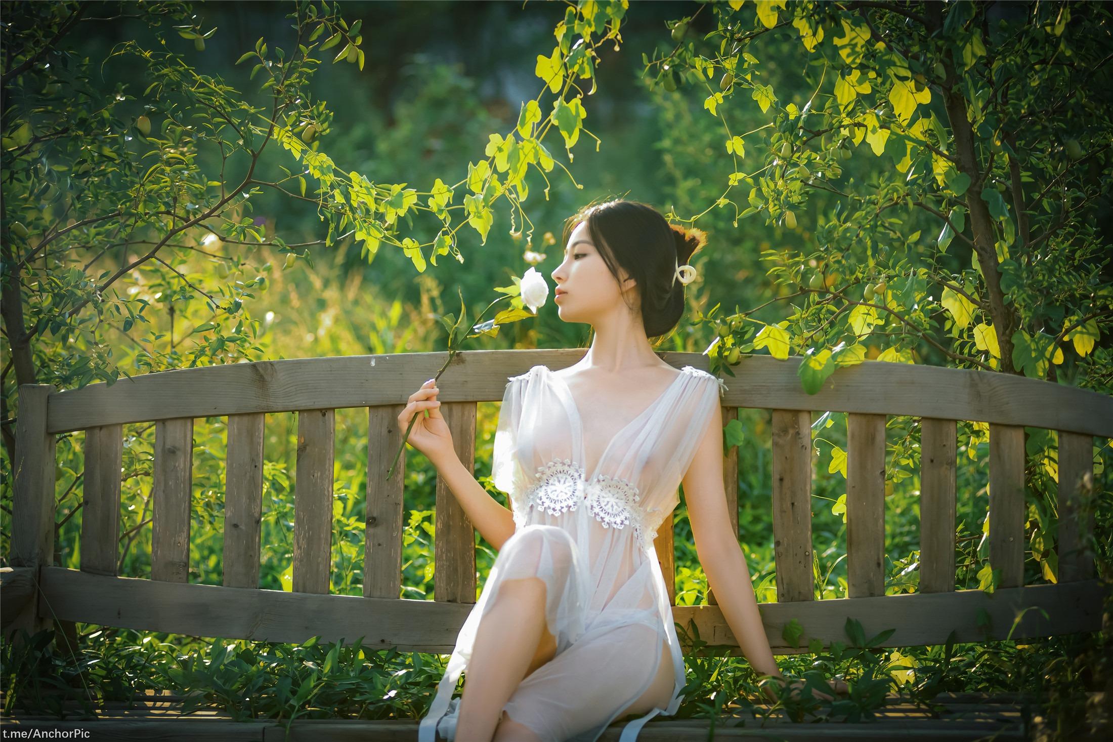 Niên Niên – Con Gái Của Thần Minh 40P