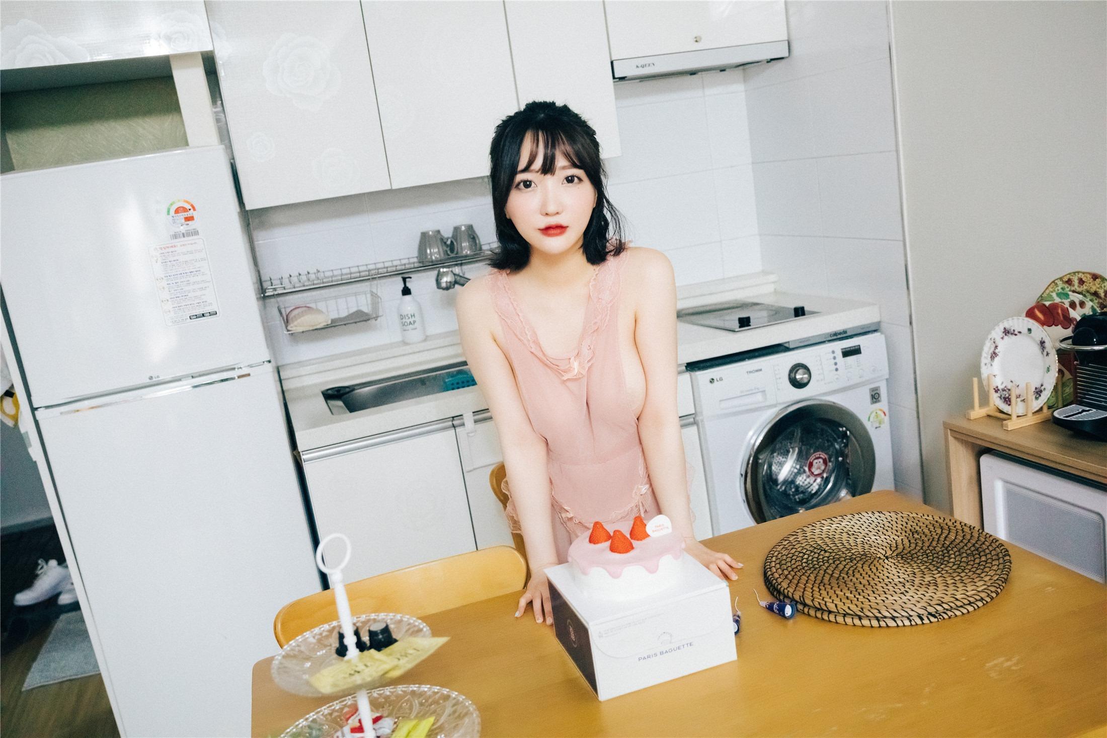 Loozy] Son Ye-Eun - Happy Birthday 132P
