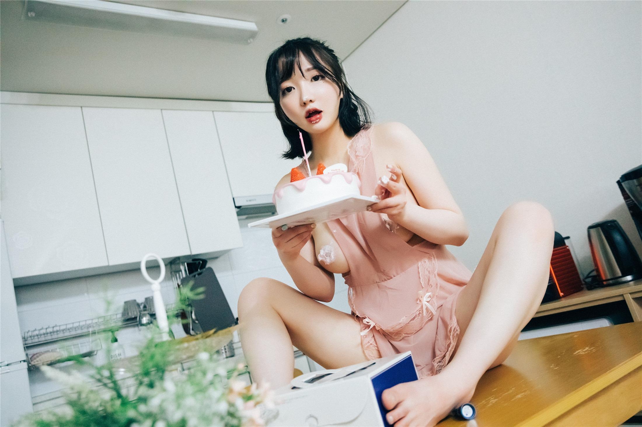 Loozy] Son Ye-Eun - Happy Birthday 132P