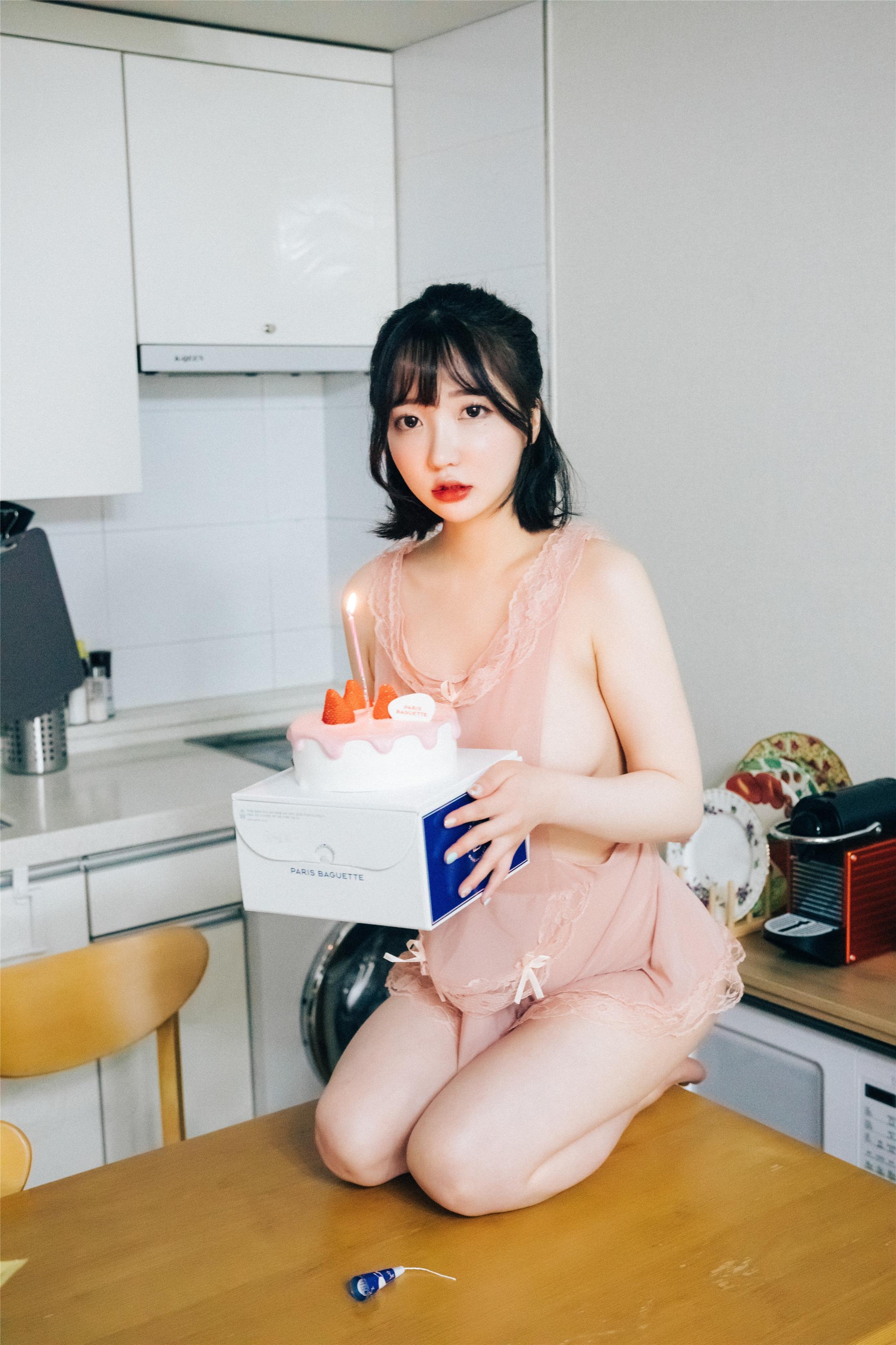 Loozy] Son Ye-Eun - Happy Birthday 132P