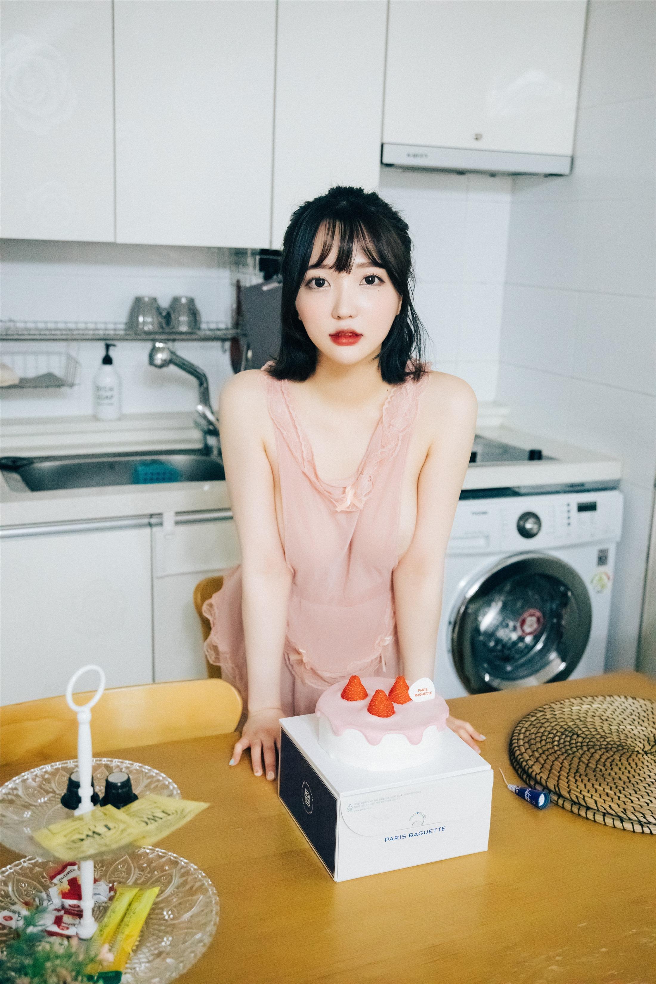 Loozy] Son Ye-Eun - Happy Birthday 132P