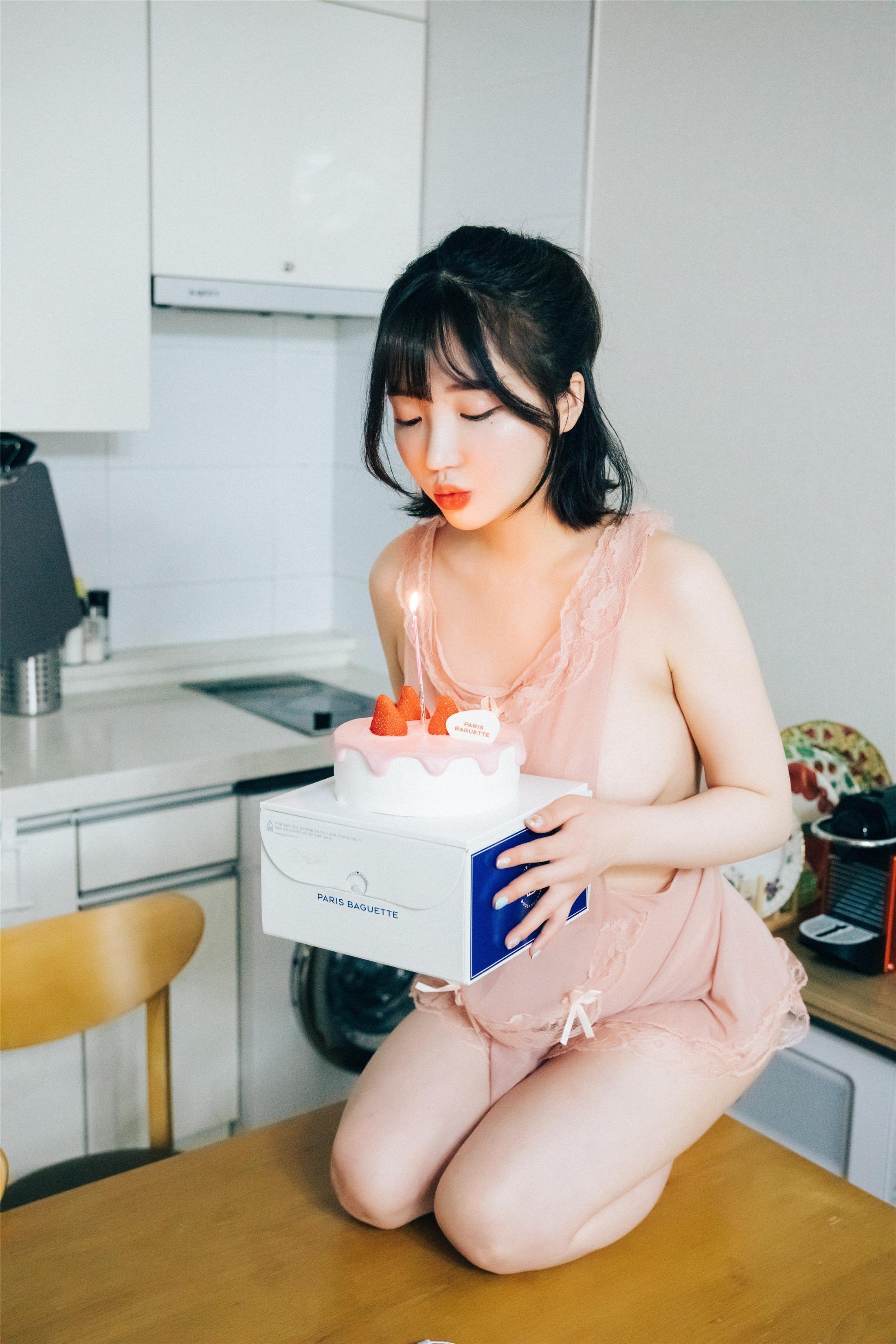 Loozy] Son Ye-Eun - Happy Birthday 132P