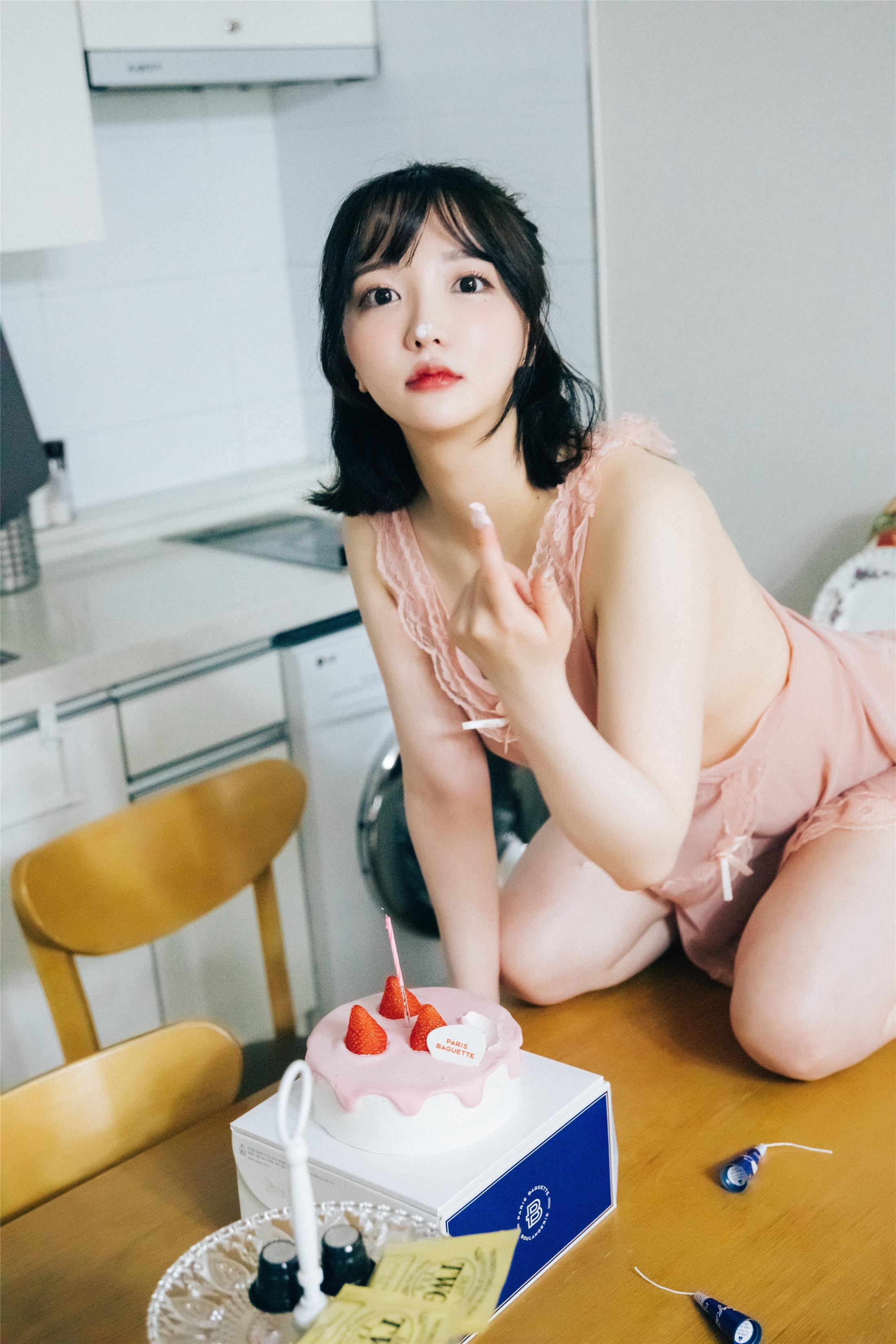 Loozy] Son Ye-Eun - Happy Birthday 132P