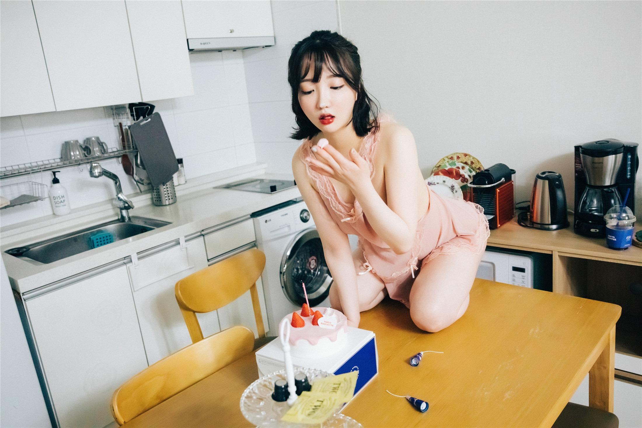 Loozy] Son Ye-Eun - Happy Birthday 132P