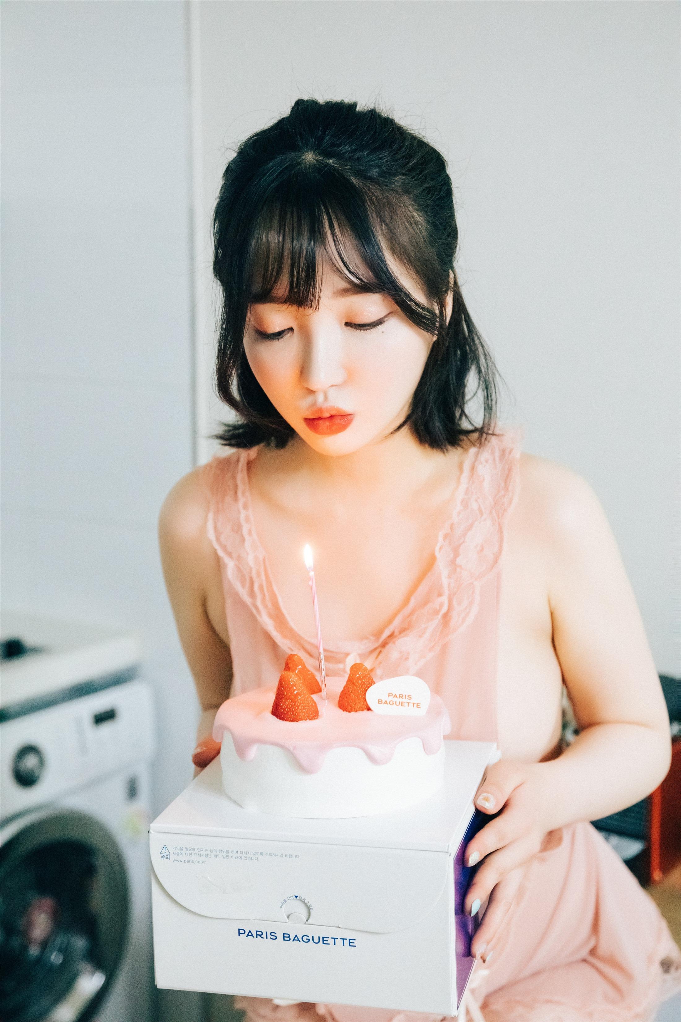 Loozy] Son Ye-Eun - Happy Birthday 132P