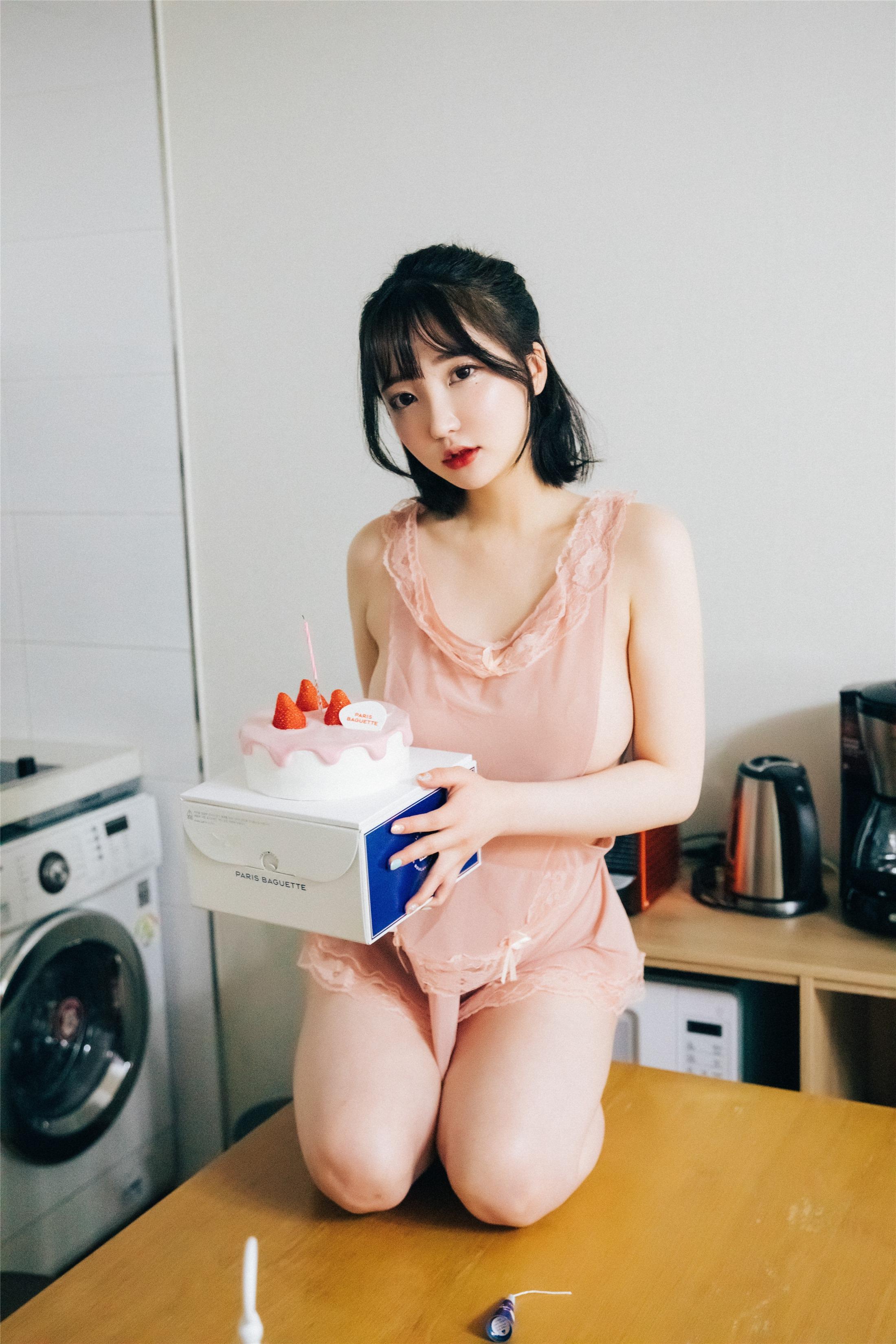 Loozy] Son Ye-Eun - Happy Birthday 132P