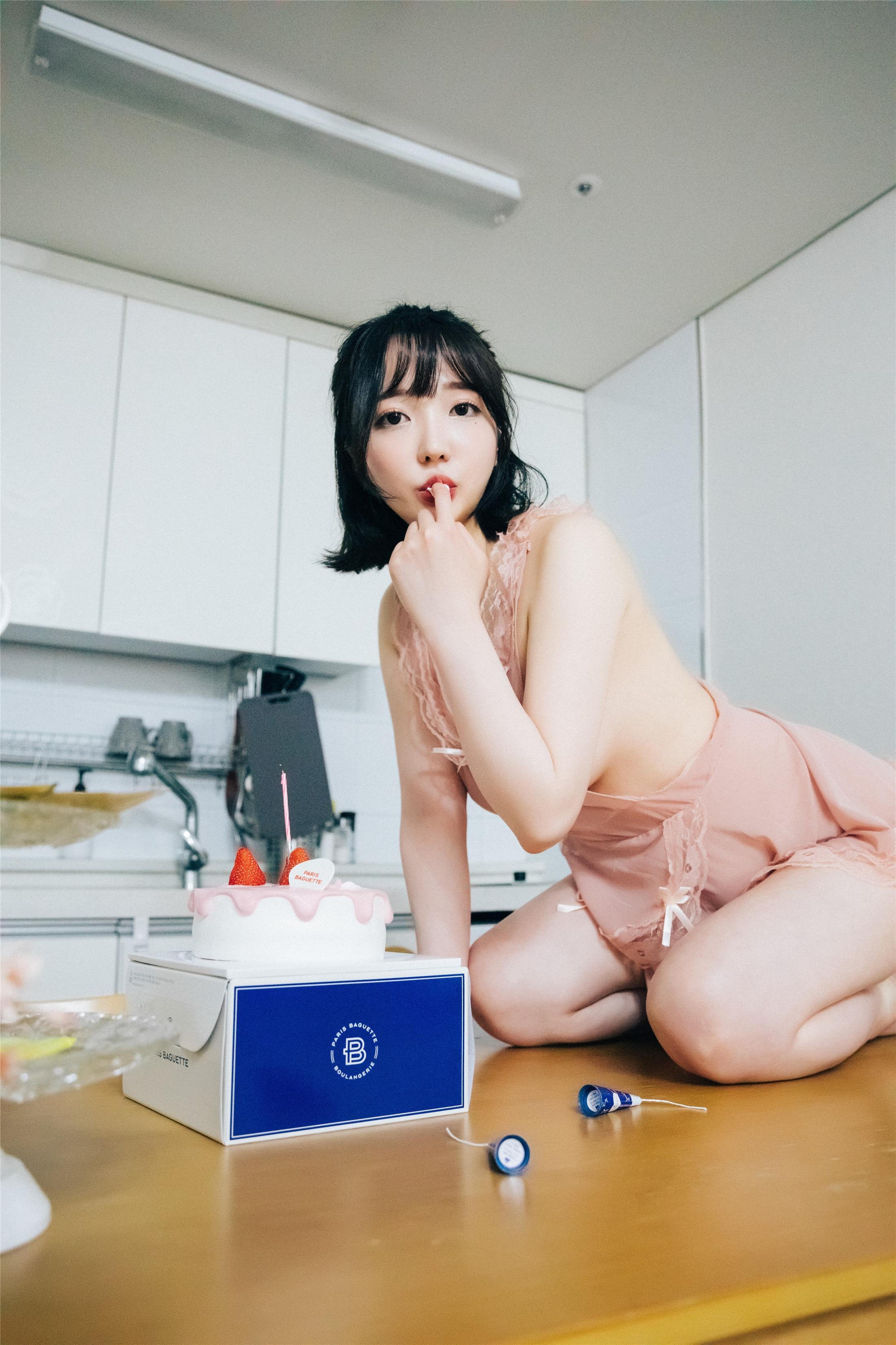 Loozy] Son Ye-Eun - Happy Birthday 132P