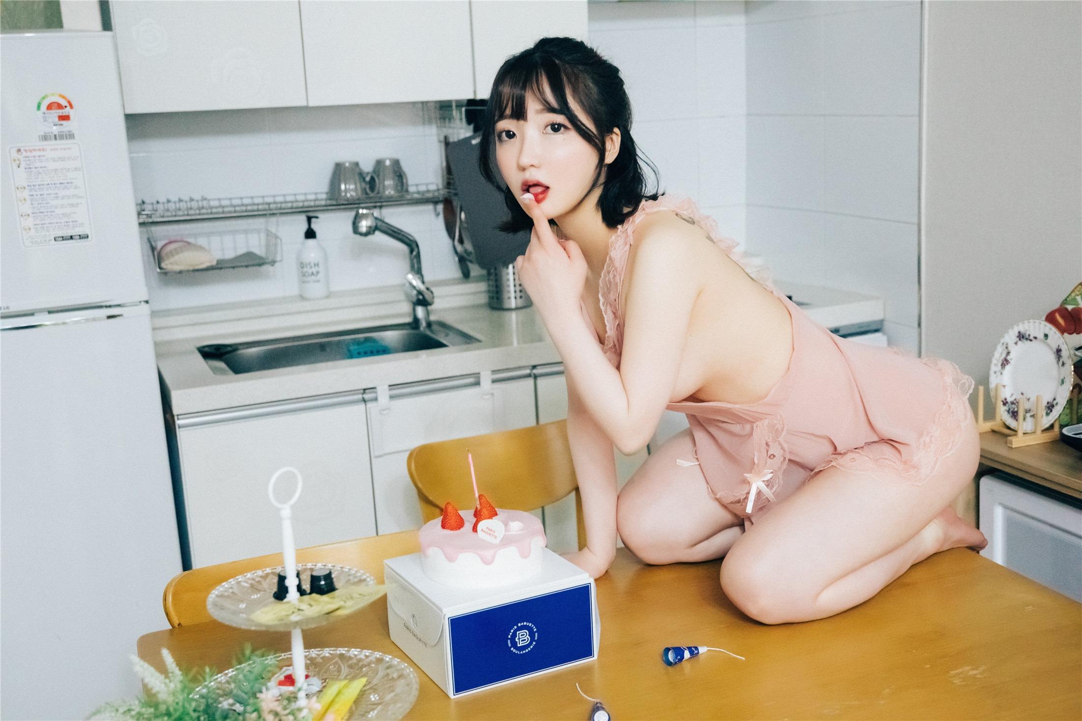 Loozy] Son Ye-Eun - Happy Birthday 132P