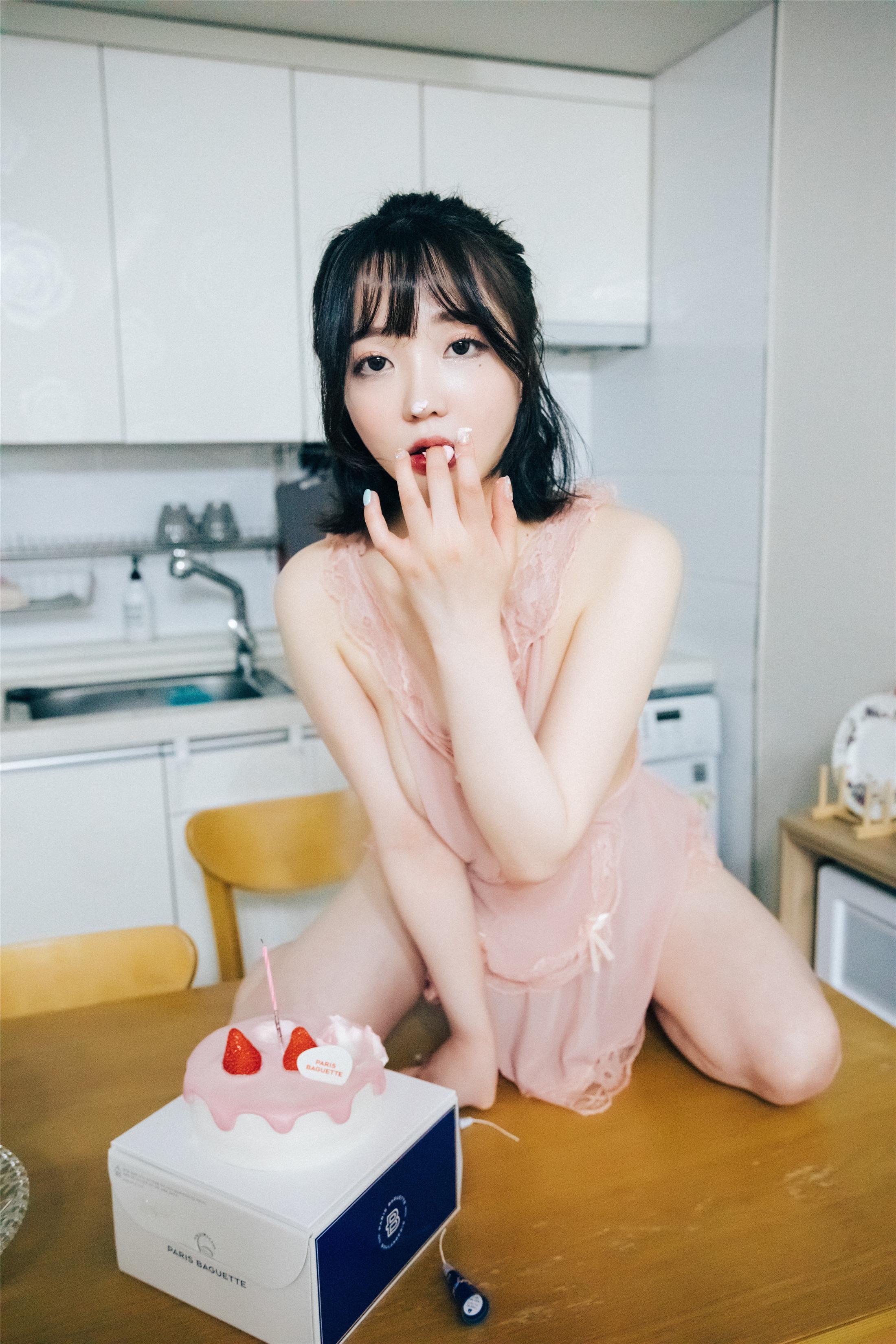 Loozy] Son Ye-Eun - Happy Birthday 132P