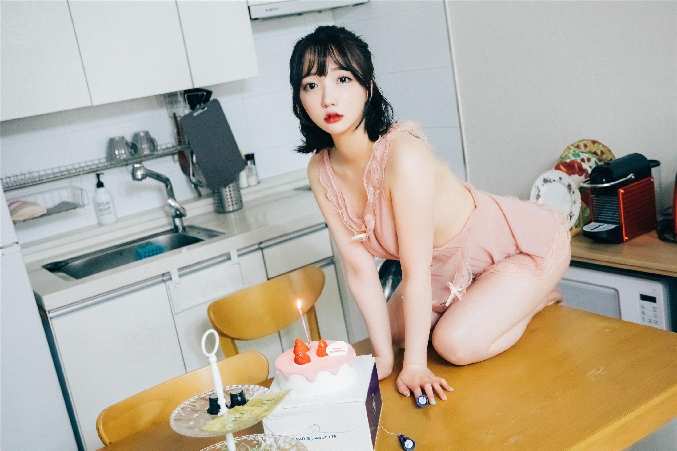 Loozy] Son Ye-Eun - Happy Birthday 132P