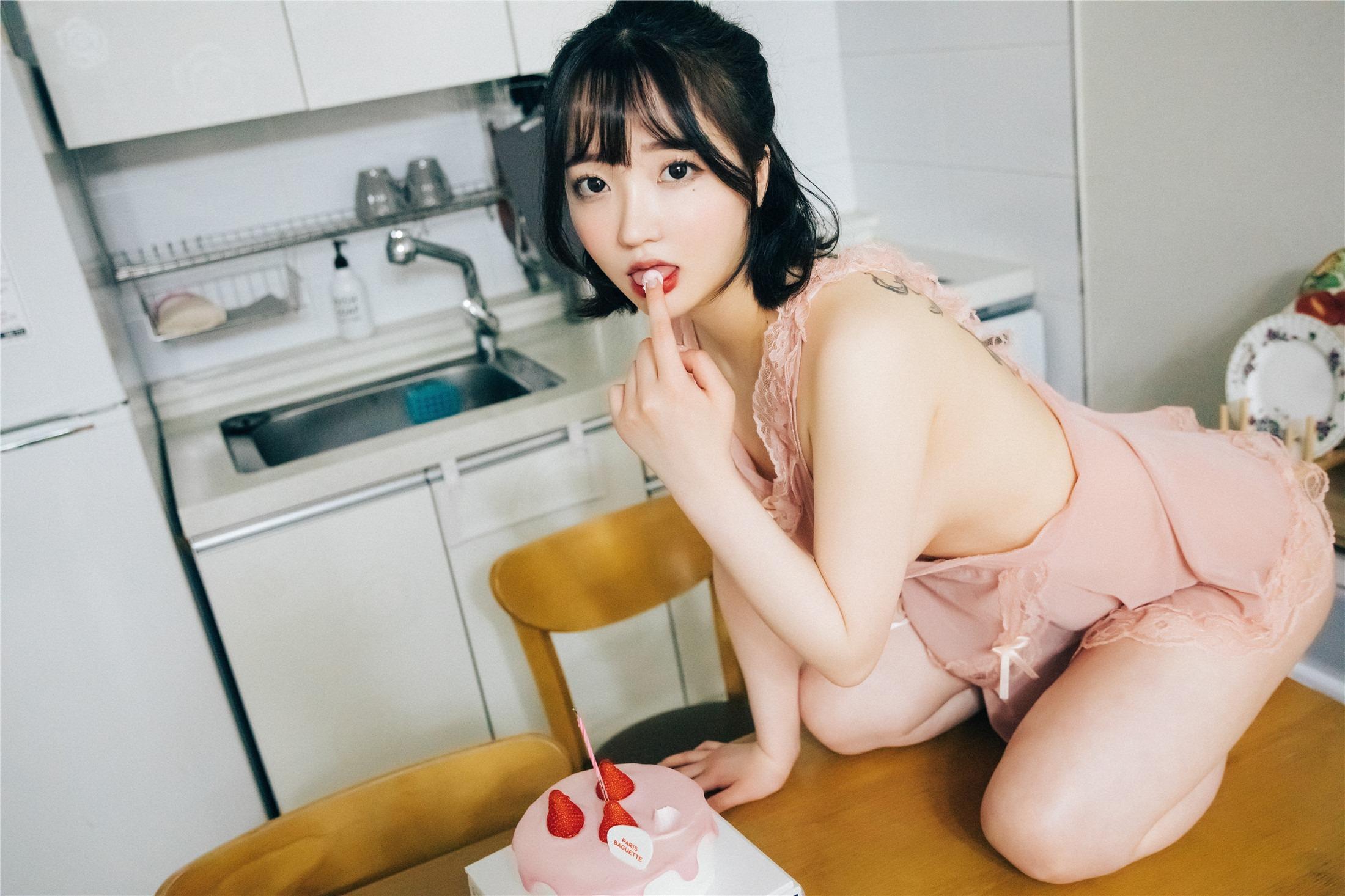 Loozy] Son Ye-Eun - Happy Birthday 132P