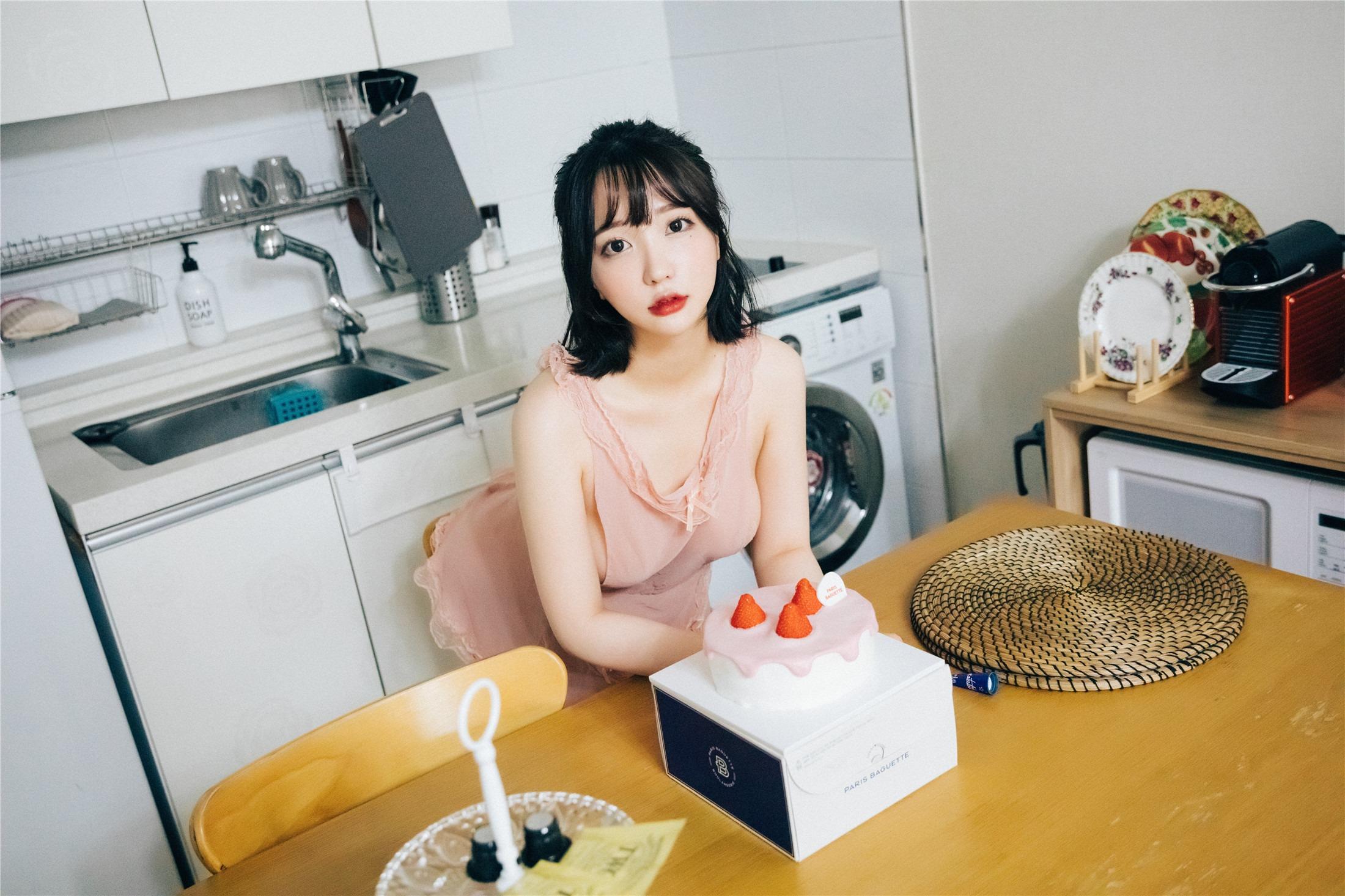 Loozy] Son Ye-Eun - Happy Birthday 132P