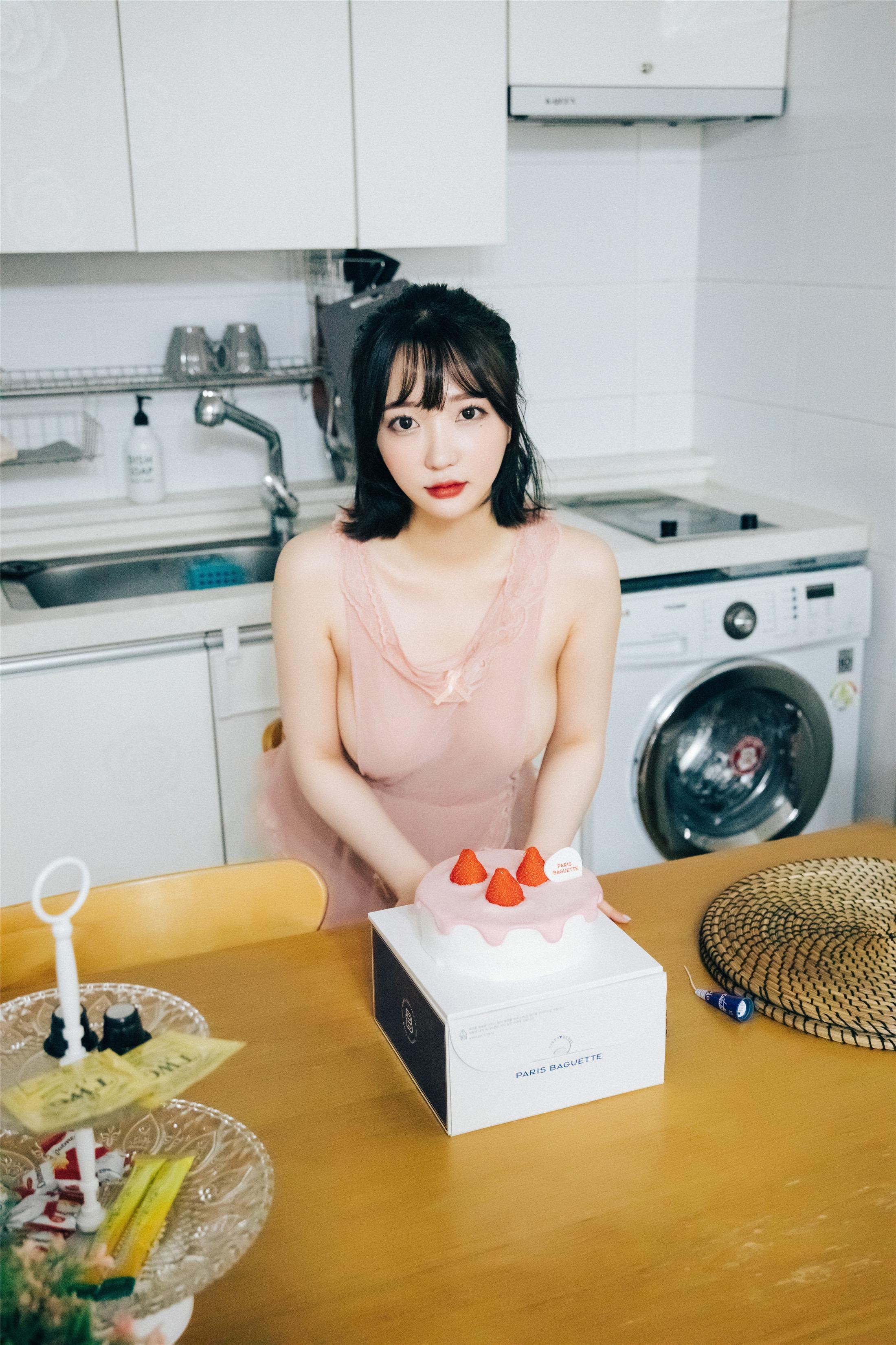 Loozy] Son Ye-Eun - Happy Birthday 132P