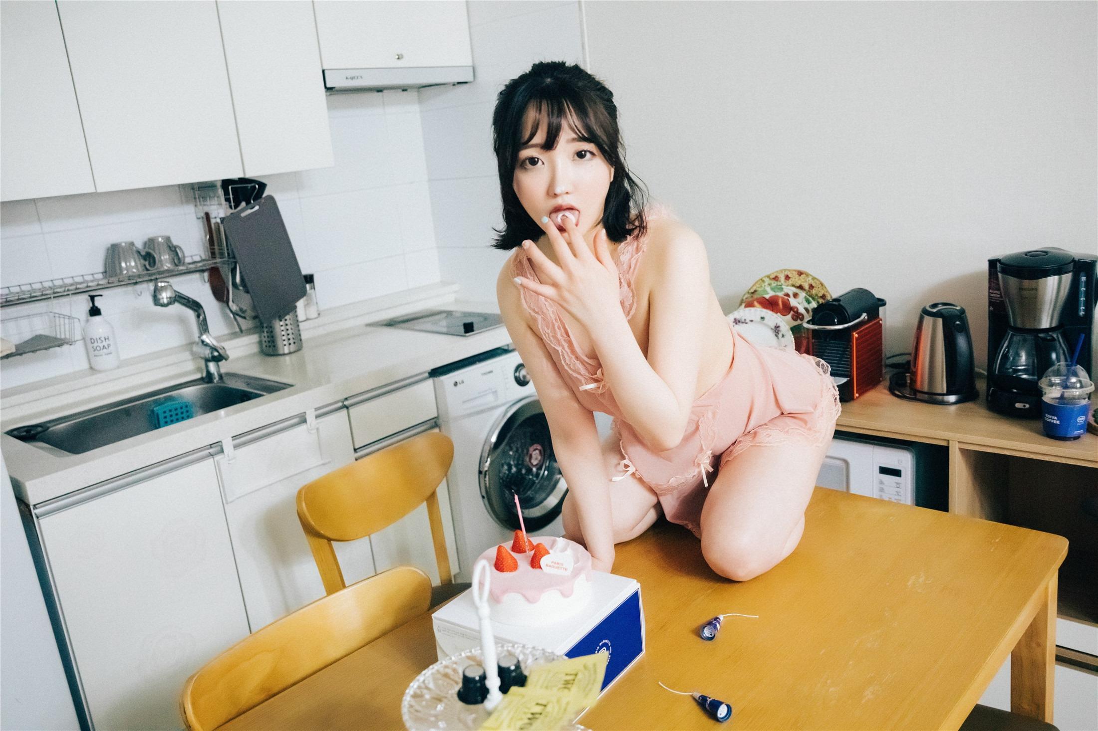 Loozy] Son Ye-Eun - Happy Birthday 132P