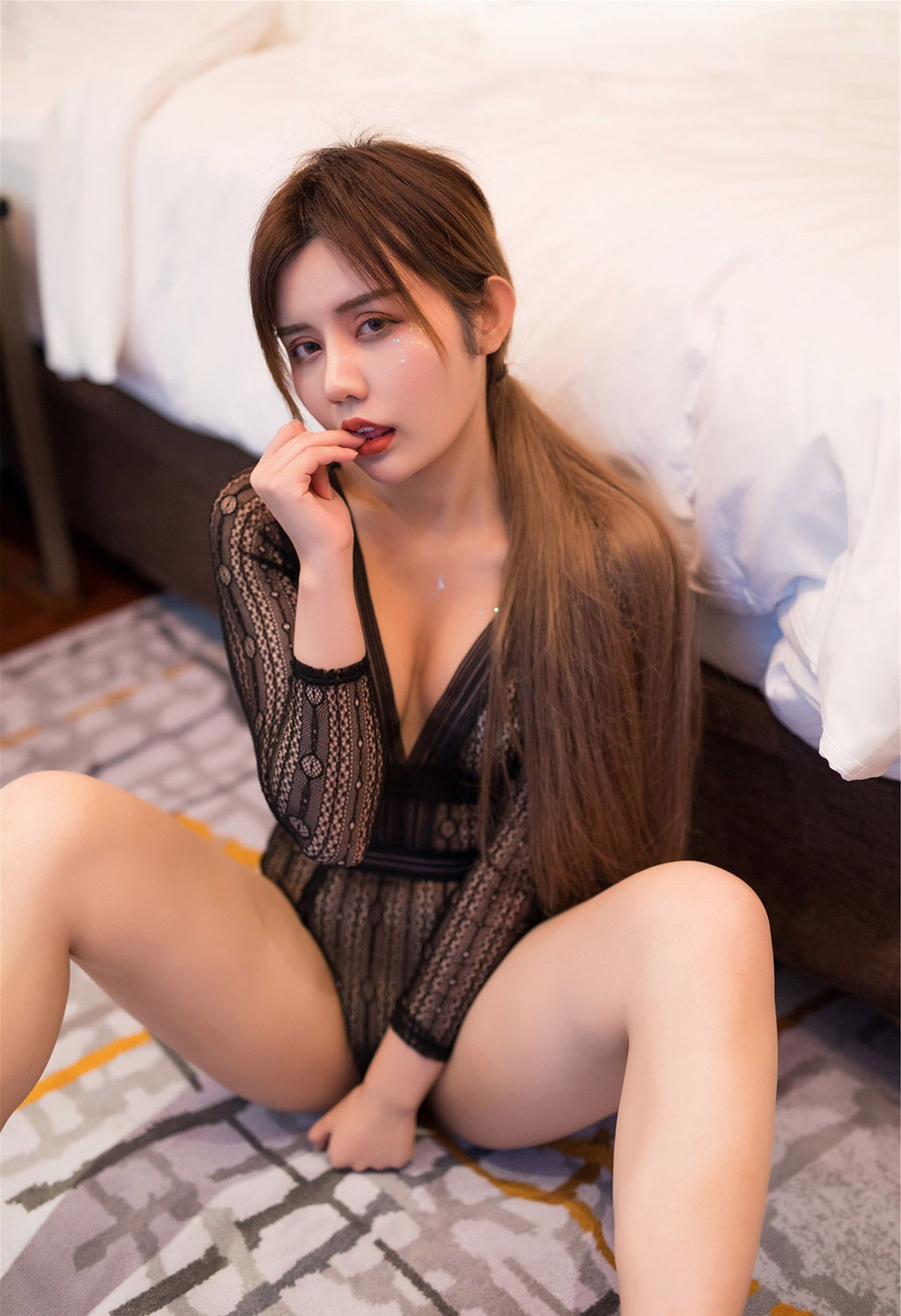 克里斯卓娅祺胸與渾圓的臀部際線