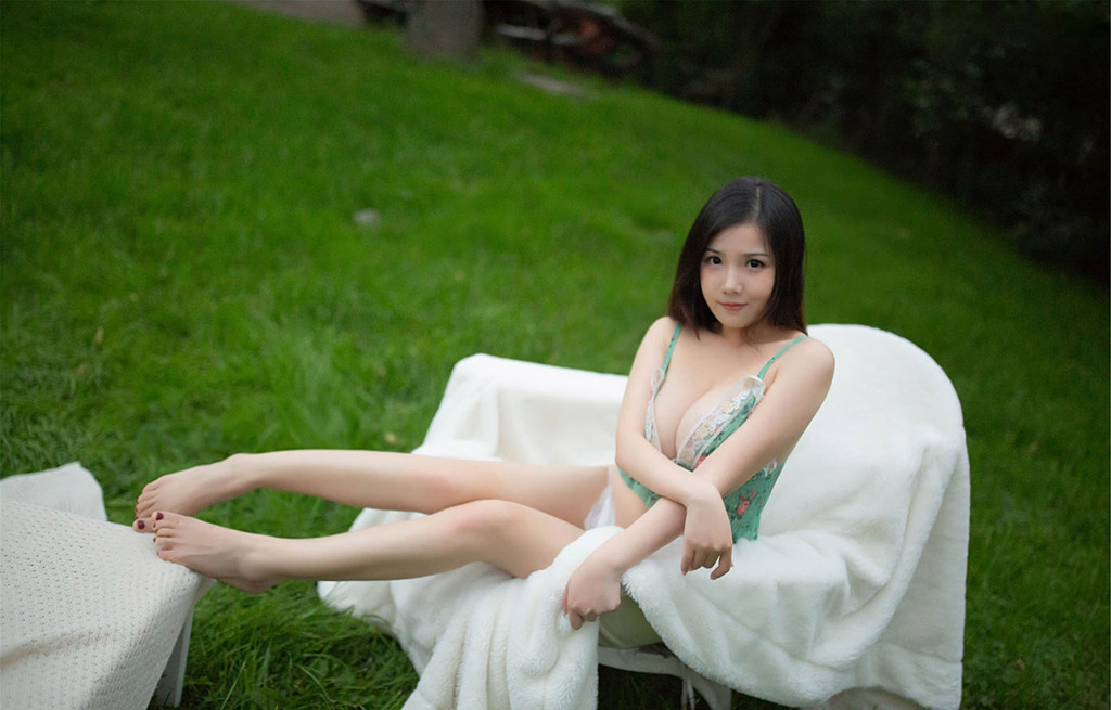 徐微微米婭美胸翹臀性感綻放一覽無遺