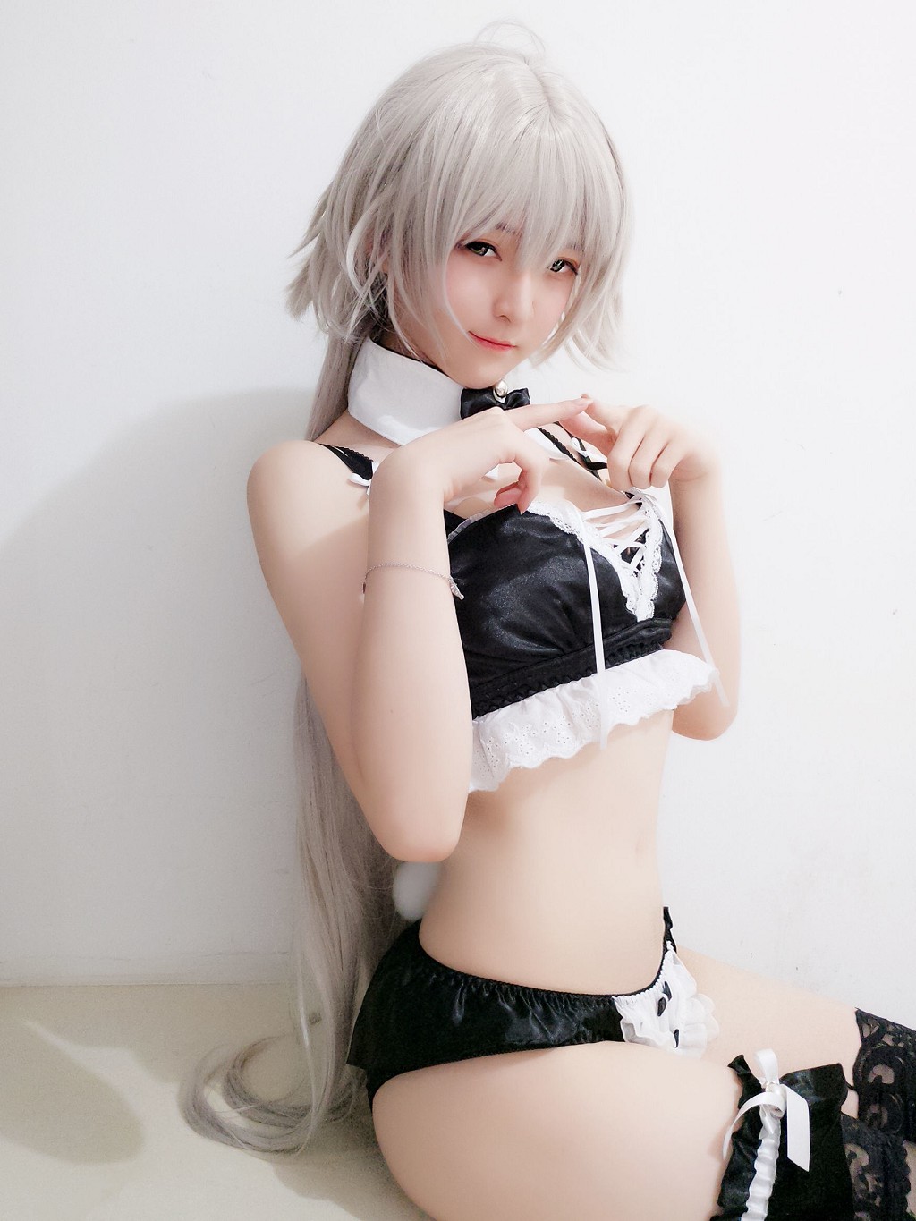 COSER Yi Xiao Yang Ze "Hestias + Black Rabbit + Private Photo" [Cosplay Beauty] Photobook [41P