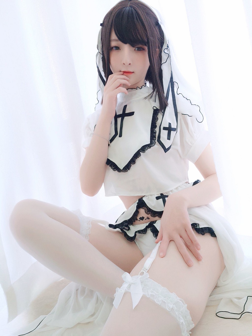 Yixiao Yangze 'White Nun' [Cosplay Welfare] Photo Book [32P