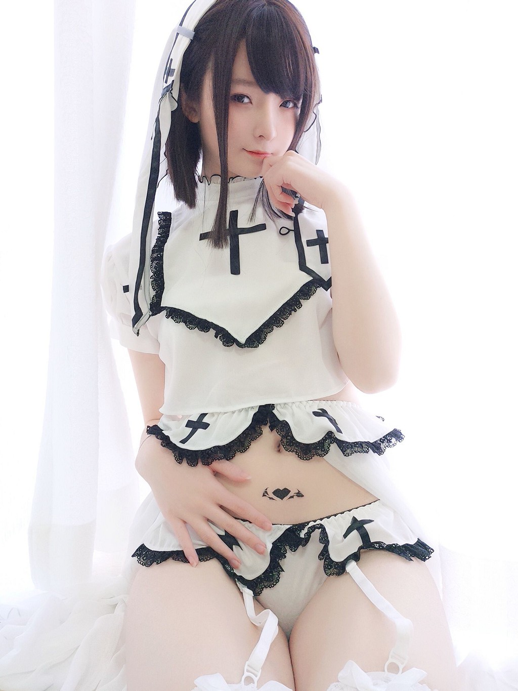 Yixiao Yangze 'White Nun' [Cosplay Welfare] Photo Book [32P